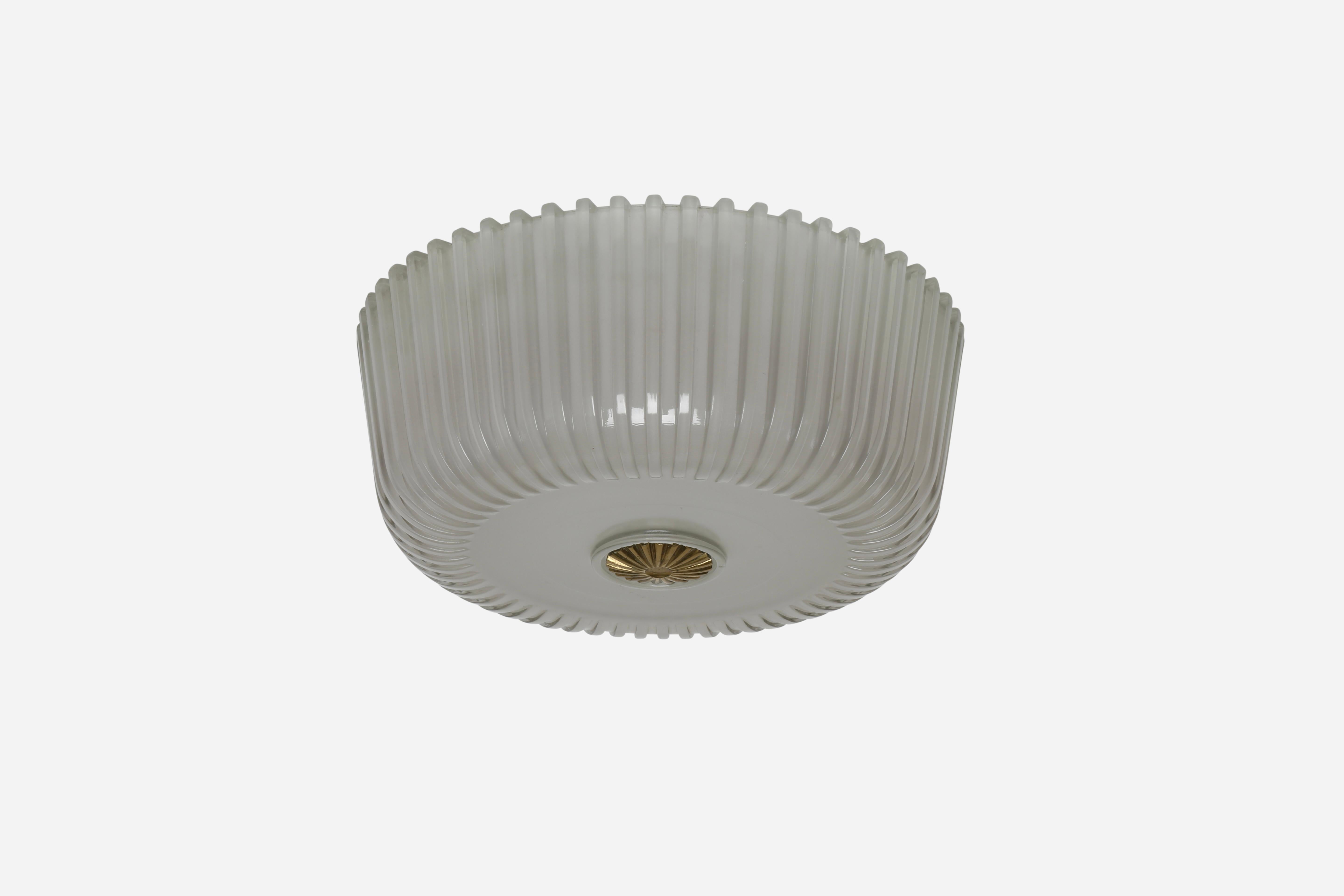 Murano glass flush mount ceiling light by Seguso.
Made in Italy in 1940s.
Murano ribbed glass, brass, metal.
4 medium base sockets.
Rewired for US.

We take pride in bringing vintage fixtures to their full glory again.
At Illustris Lighting our main