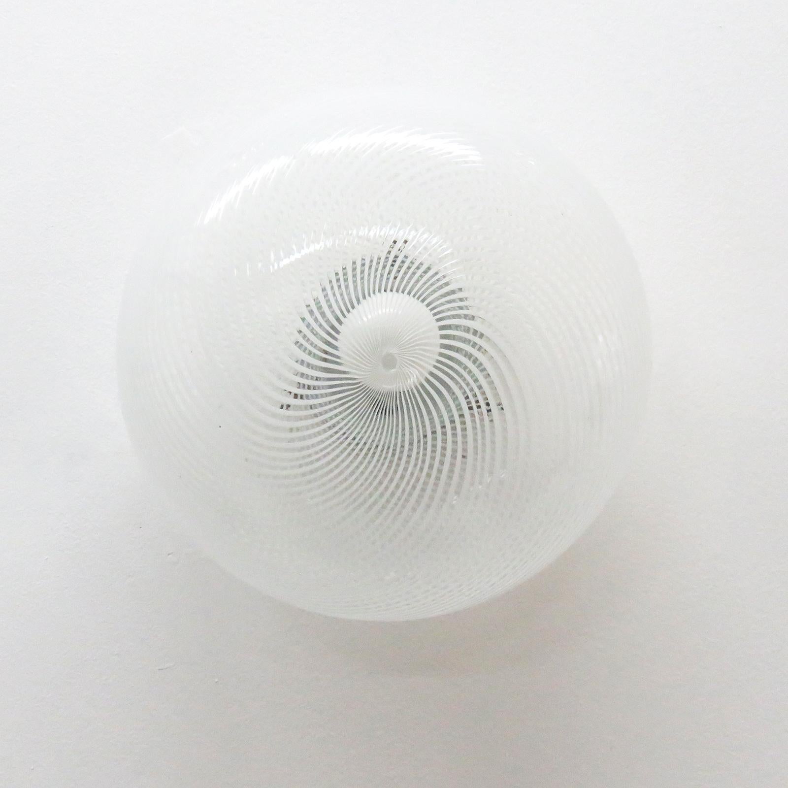 Elegant Italian flush mount wall or ceiling light in clear and white Murano glass with a wonderful swirl pattern on a brass base, single bulb set-up.