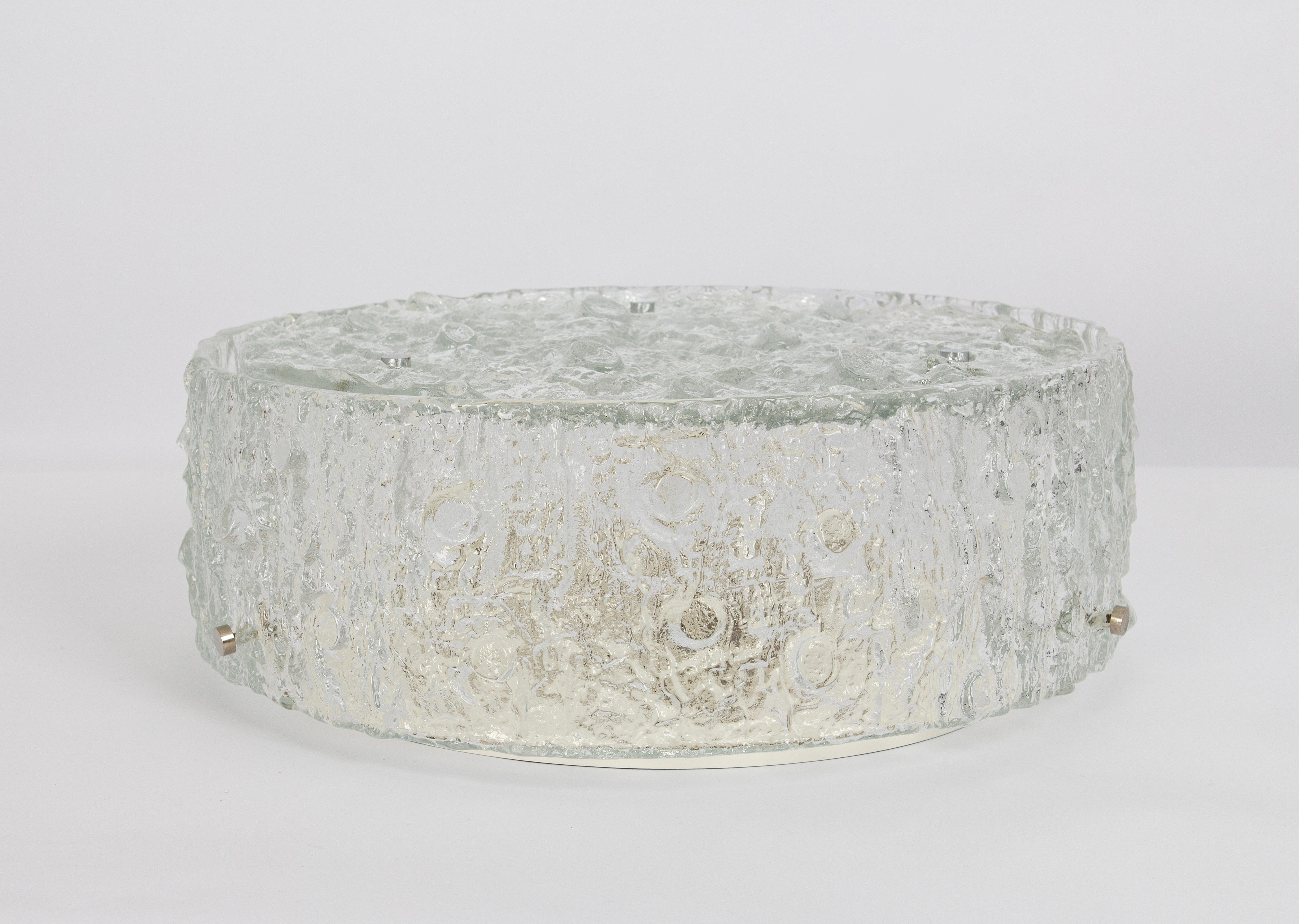 Gorgeous two-part drum-shaped flush mount chandelier with one ring outside and a flat disc made of heavy textured clear iced glass on a white metal frame with nickel finals. It was in Germany, in the 1970s. 

Measures: diameter 15.7