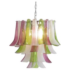 Lampadario a quattro livelli in vetro di Murano con vetro "SELLE". Italia, Murano.