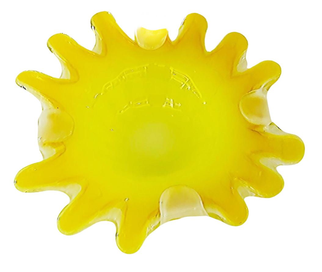 Murano Glass Fratelli Toso Yellow to White Scalloped Bowl, Italy

Offered for sale is an Italian Murano blown glass scalloped bowl attributed to Fratelli Toso. The glass runs from yellow to milky white. The bowl is in very good condition with no