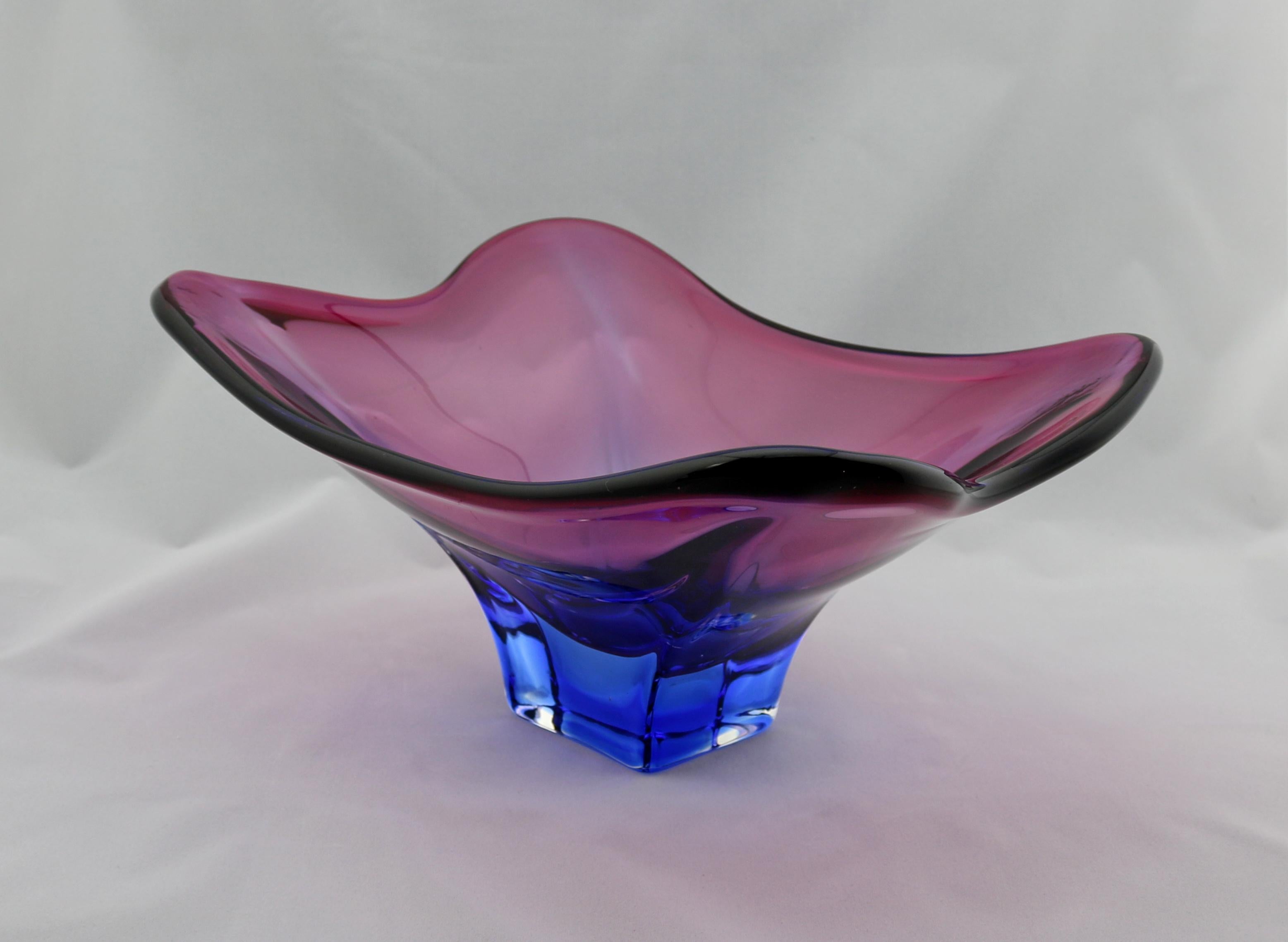 A beautiful small Murano glass fruit bowl made in Italy. It is of beautiful colors. A must have for all collectors of glassware. It is in immaculate condition.