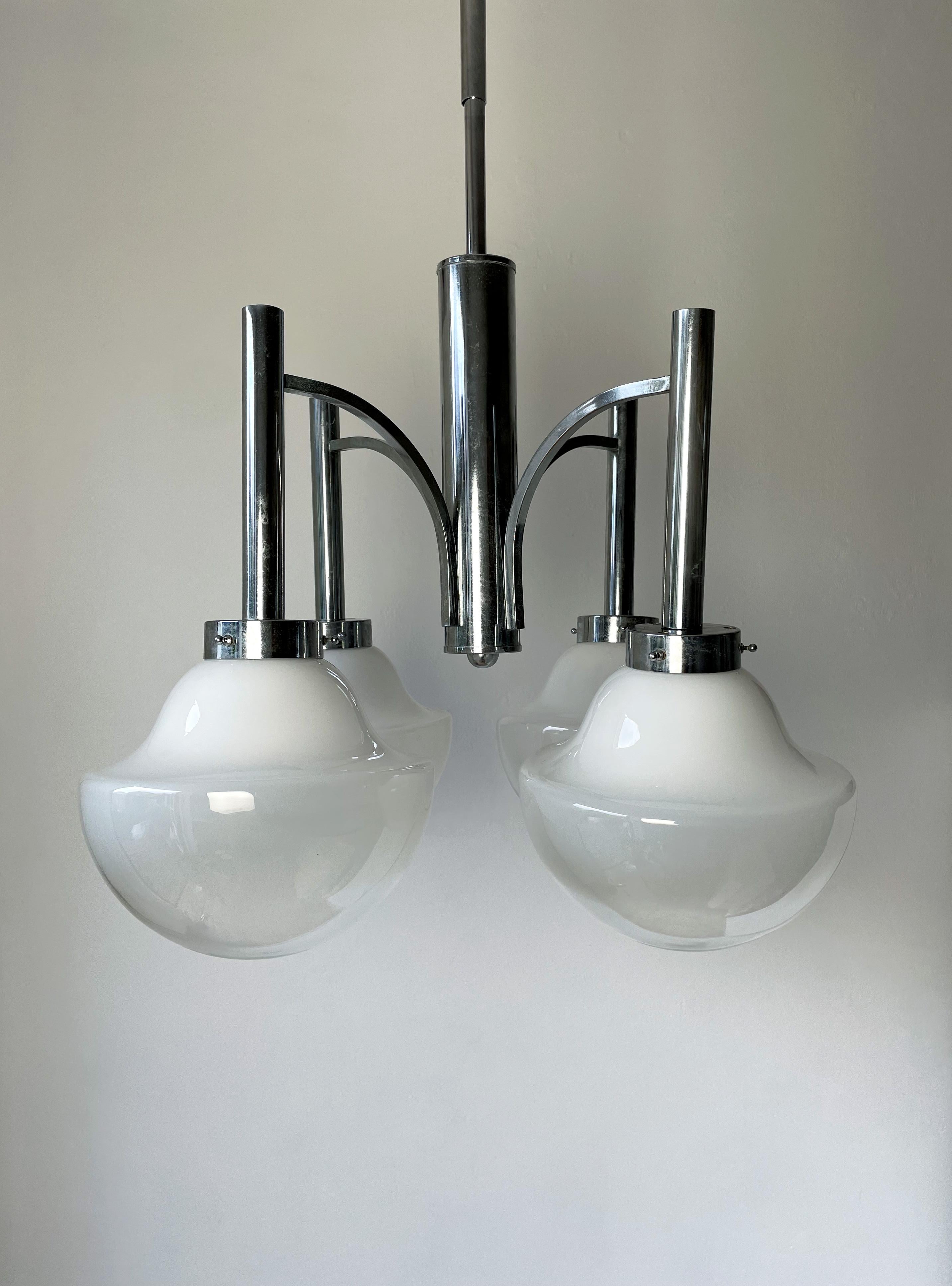 XX secolo Gaetano Sciolari Attr. Lampadario a quattro bracci in vetro di Murano cromato, anni '70 in vendita