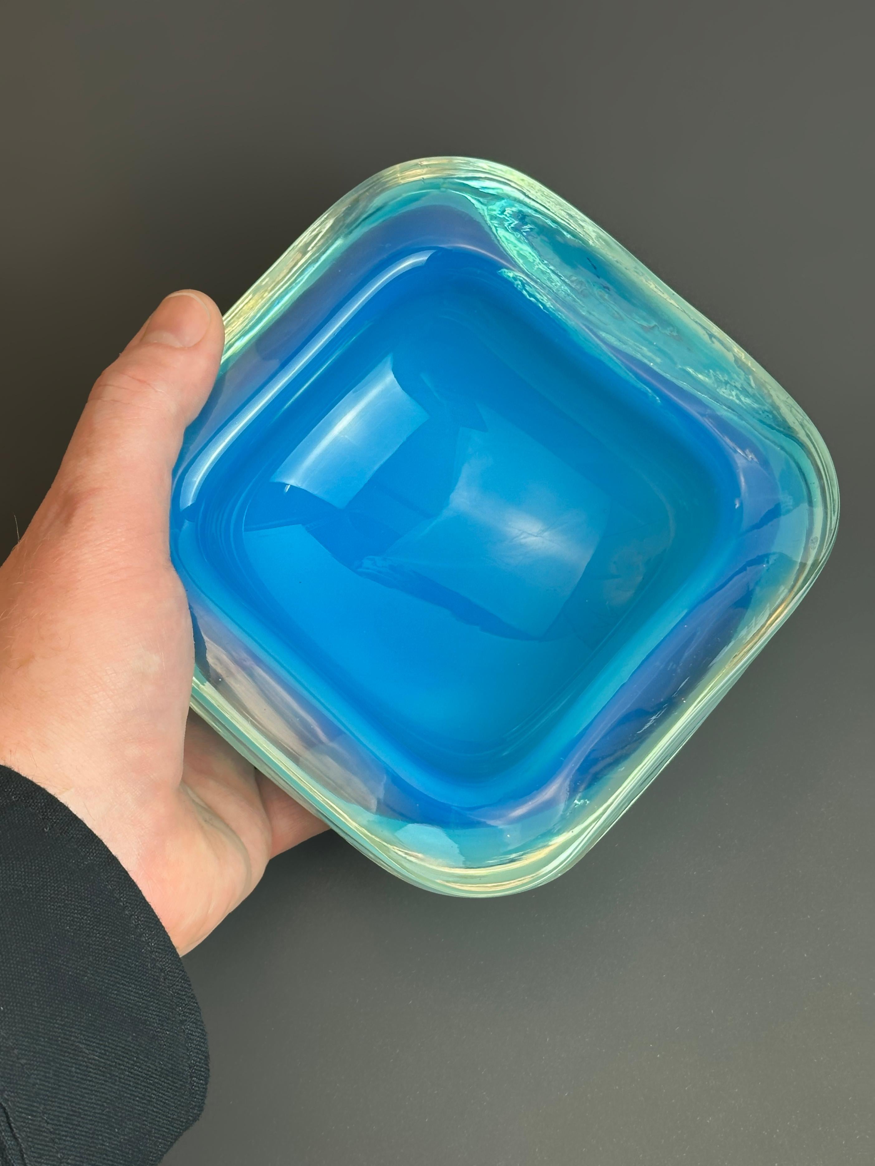 Murano Glass Geode Bowl in Turquoise Opaline, Cenedese Attributed, Italy, 1960s in vendita 2