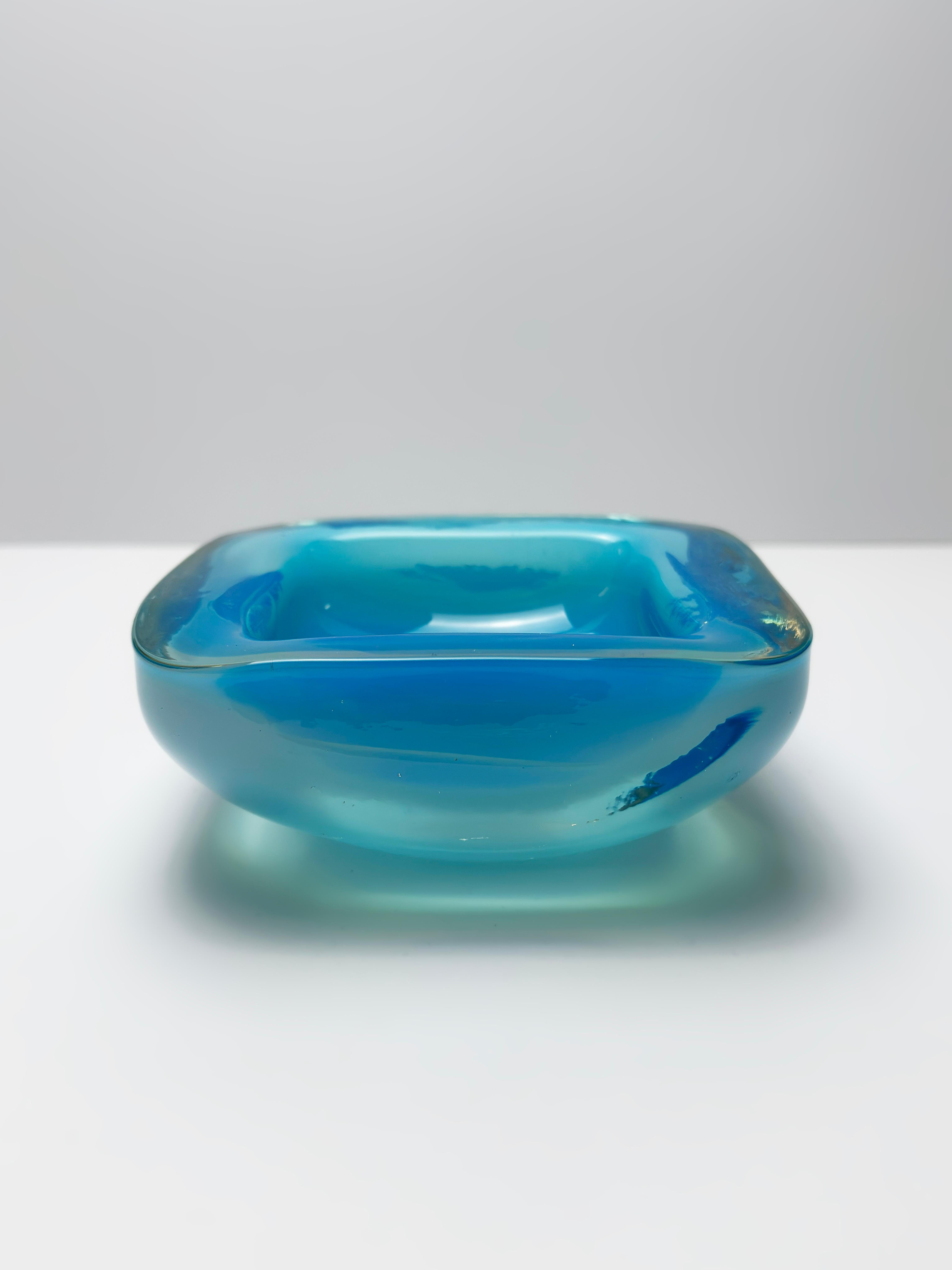 Murano Glass Geode Bowl in Turquoise Opaline, Cenedese Attributed, Italy, 1960s in vendita 3