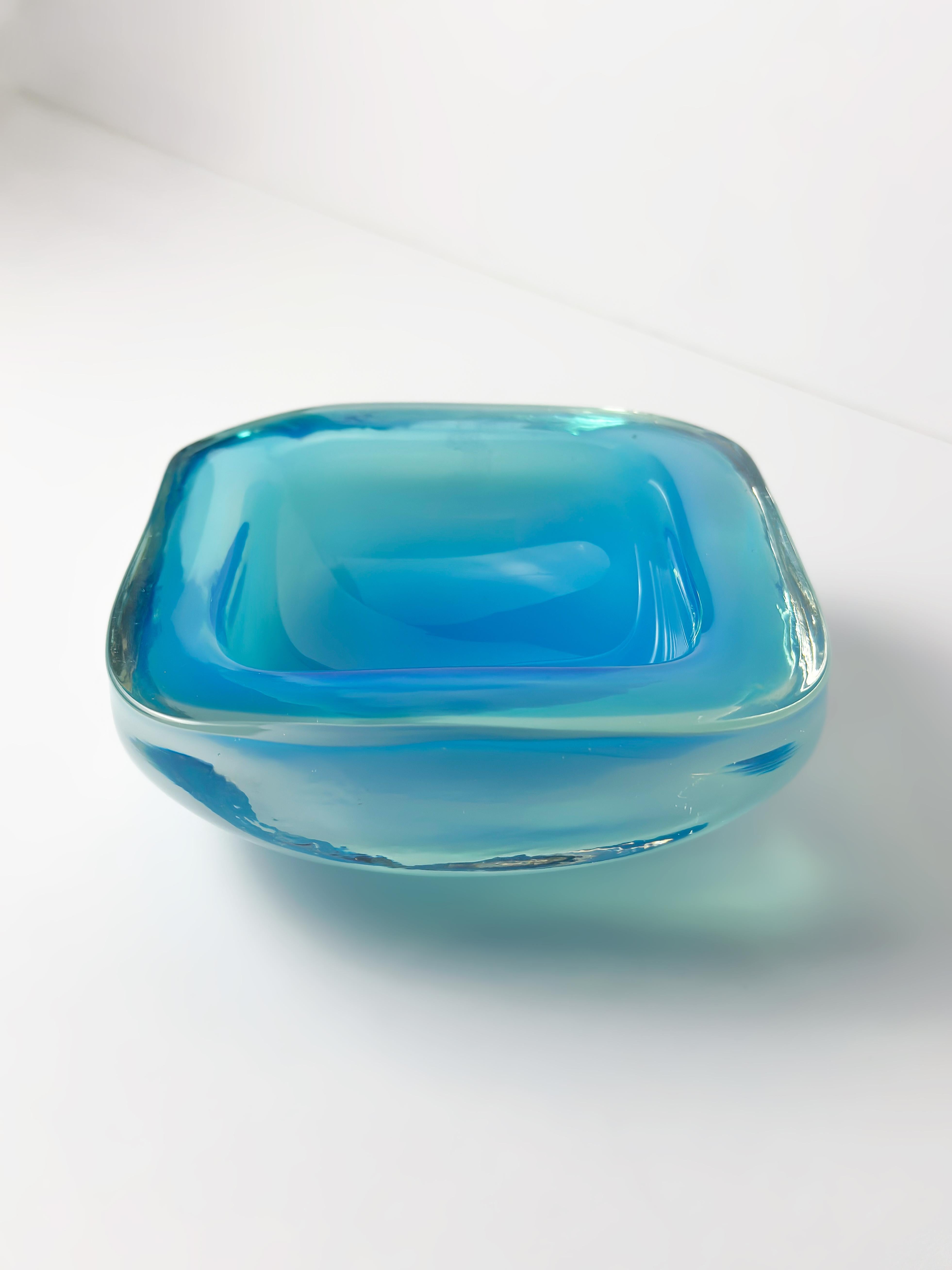 Italiano Murano Glass Geode Bowl in Turquoise Opaline, Cenedese Attributed, Italy, 1960s in vendita