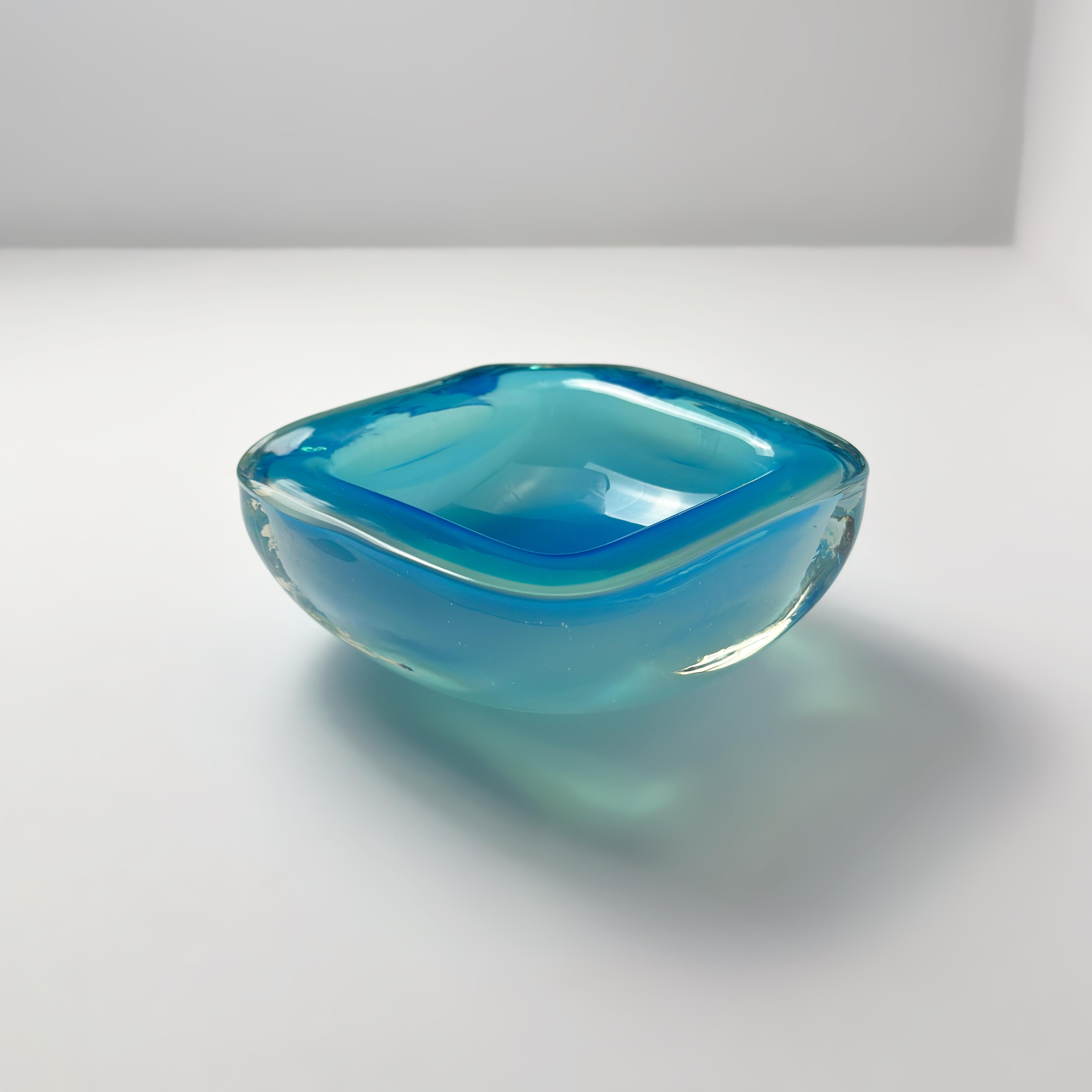 Fatto a mano Murano Glass Geode Bowl in Turquoise Opaline, Cenedese Attributed, Italy, 1960s in vendita