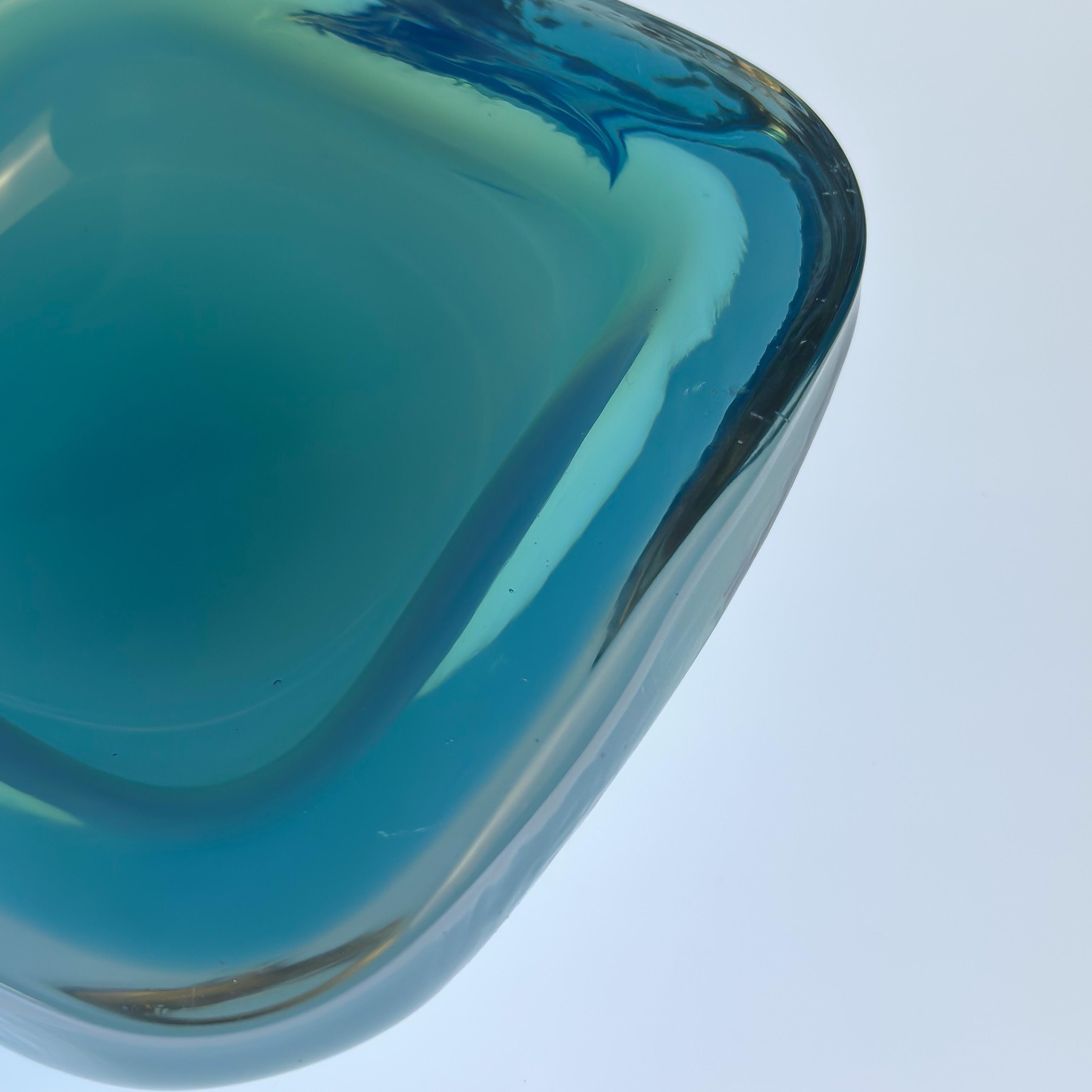 Murano Glass Geode Bowl in Turquoise Opaline, Cenedese Attributed, Italy, 1960s in vendita 1