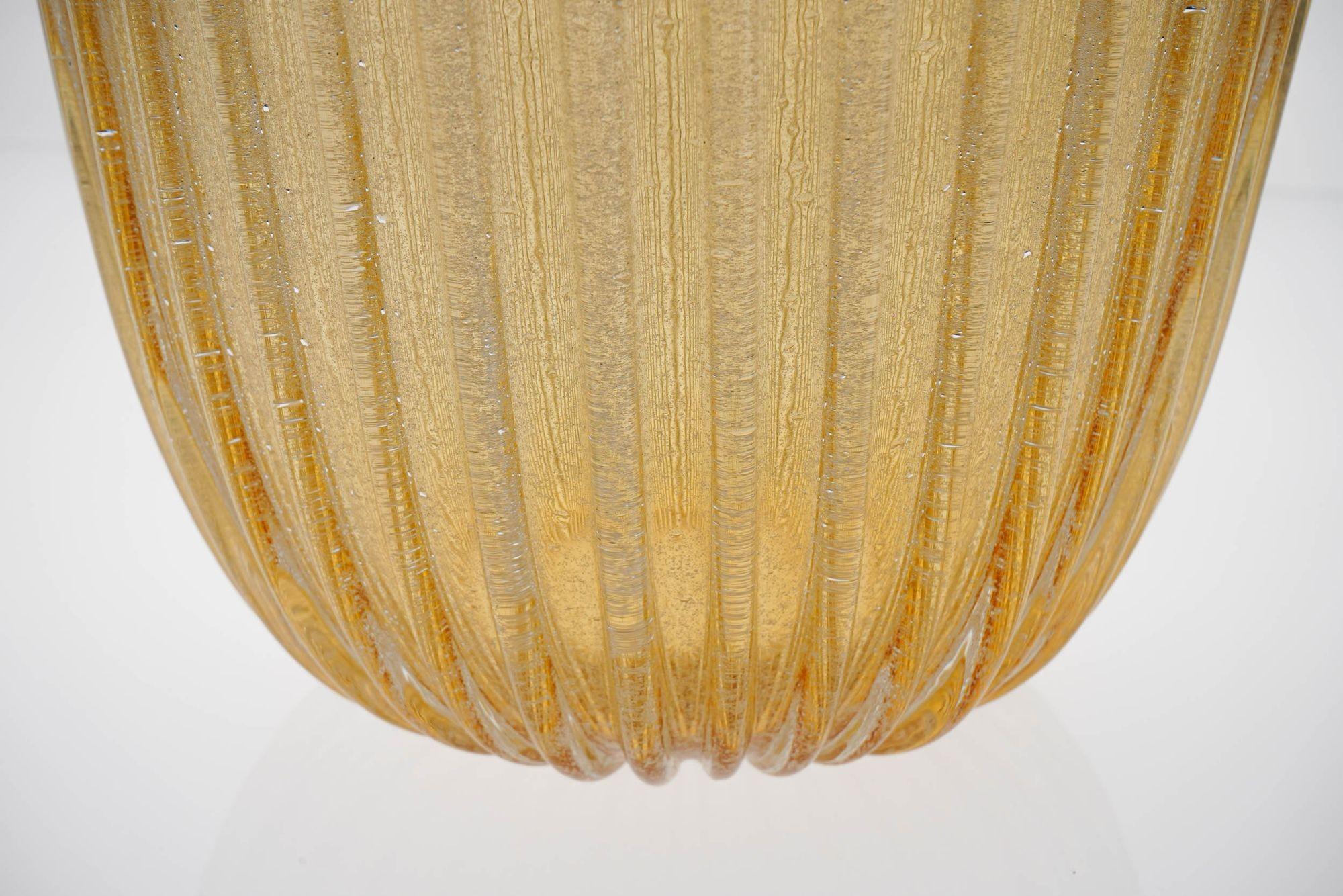Murano glass Giant Vase, Gold leaf plain Incalmo over Ribbed Puligoso Amber body For Sale 4