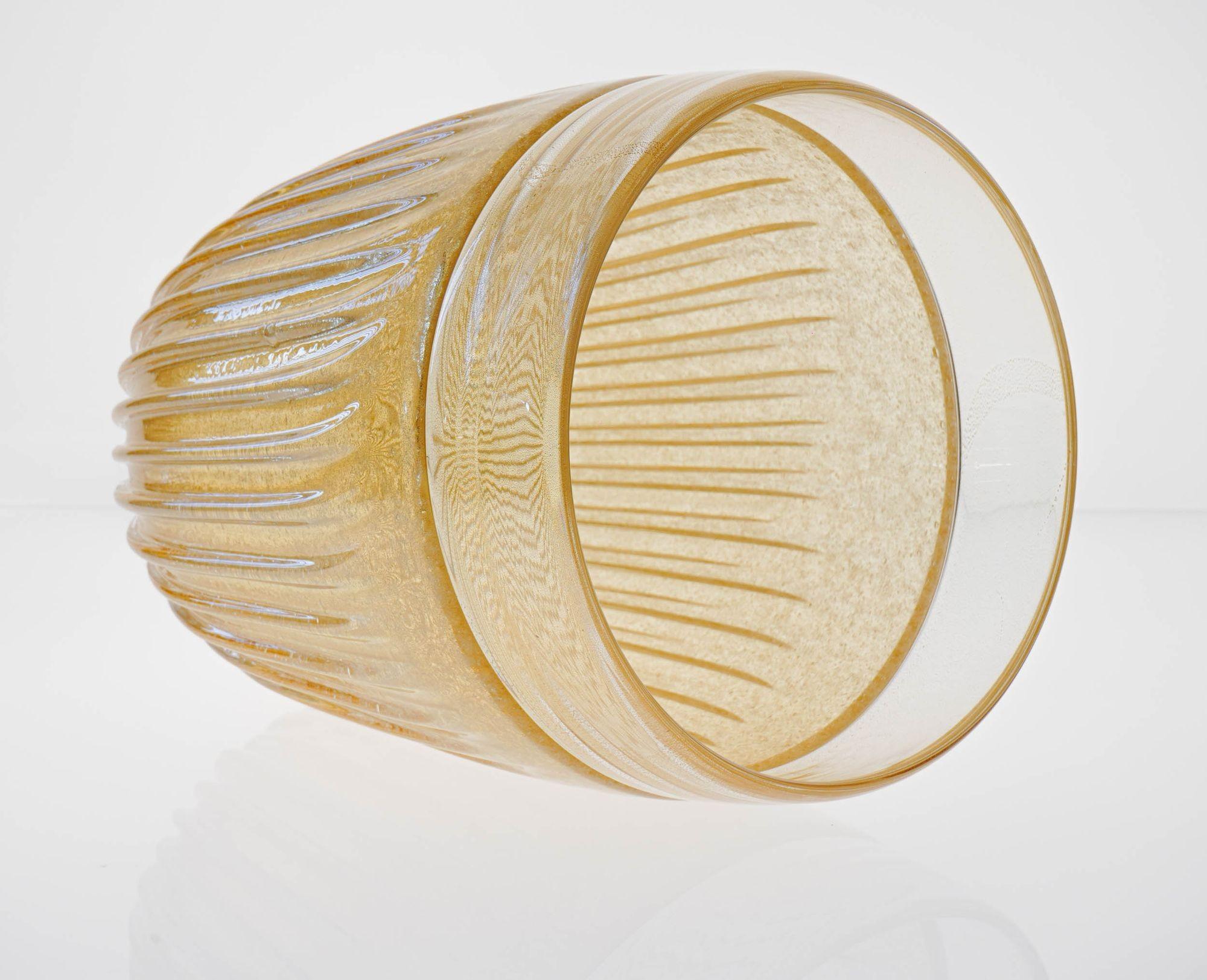 Murano glass Giant Vase, Gold leaf plain Incalmo over Ribbed Puligoso Amber body For Sale 2