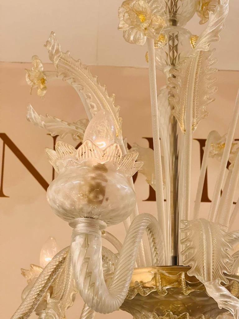 Mid-Century Modern Lustre en verre de Murano Gino Donna doré avec 6 Lights et fleurs circa 1940. en vente