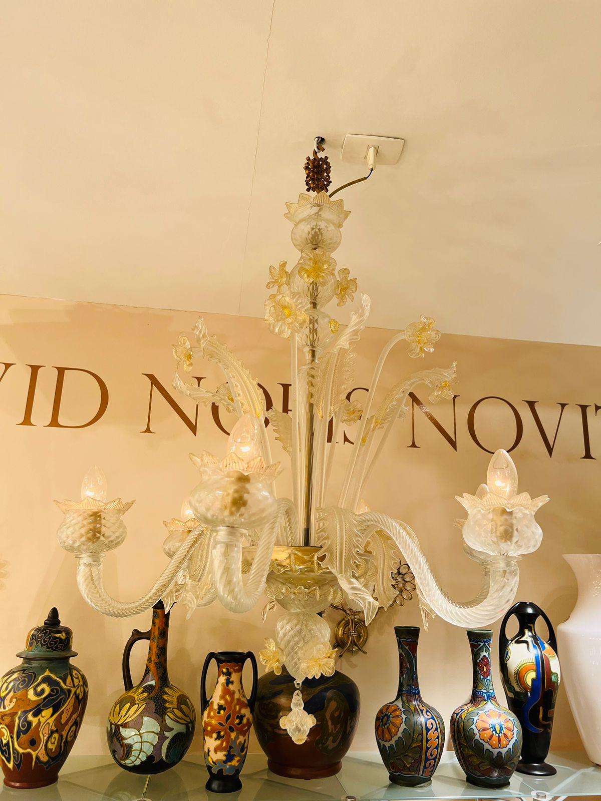 Mid-20th Century Murano glass Gino Donna gold chandelier with 6 lights and flowers circa 1940. For Sale
