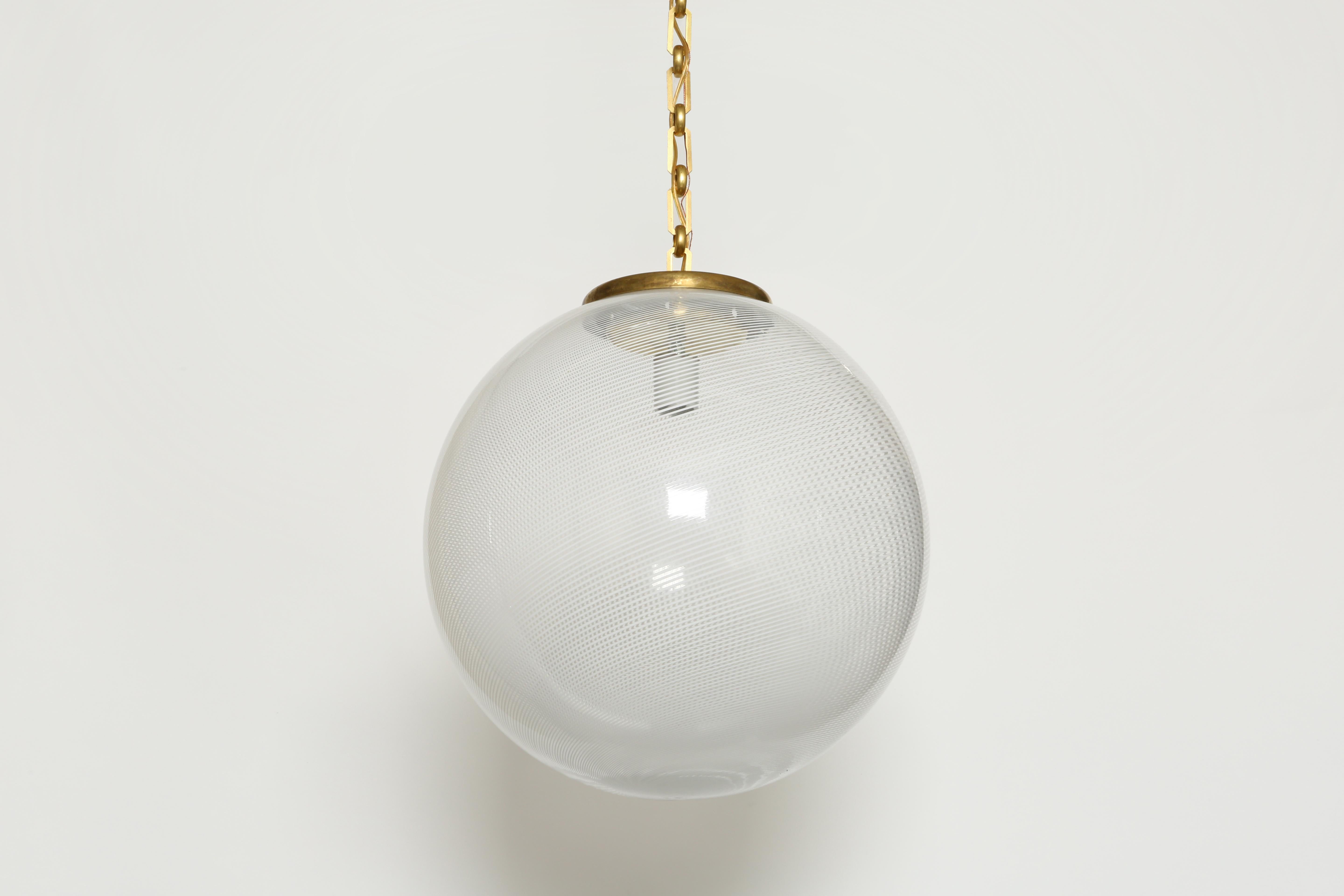 Plafonnier Globe en verre de Murano en vente 1