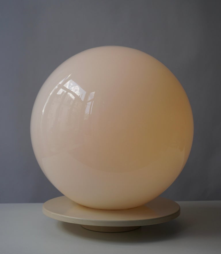 Italian Murano Glass Globe Shaped Table Lamp Made in Italy For Sale