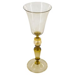 Copa de cristal de Murano en tono ahumado y pan de oro, Italia, década de los 80