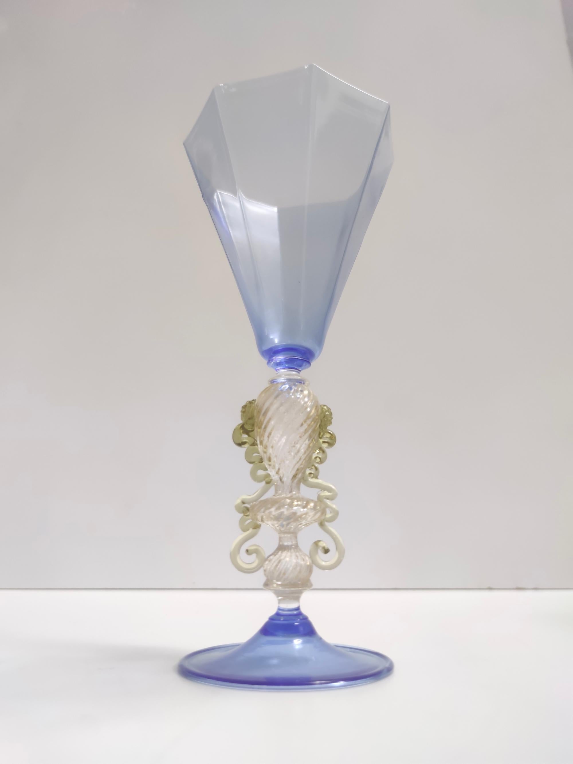 italien Gobelet en verre de Murano soufflé octogonal bleu clair tipetto, Italie en vente