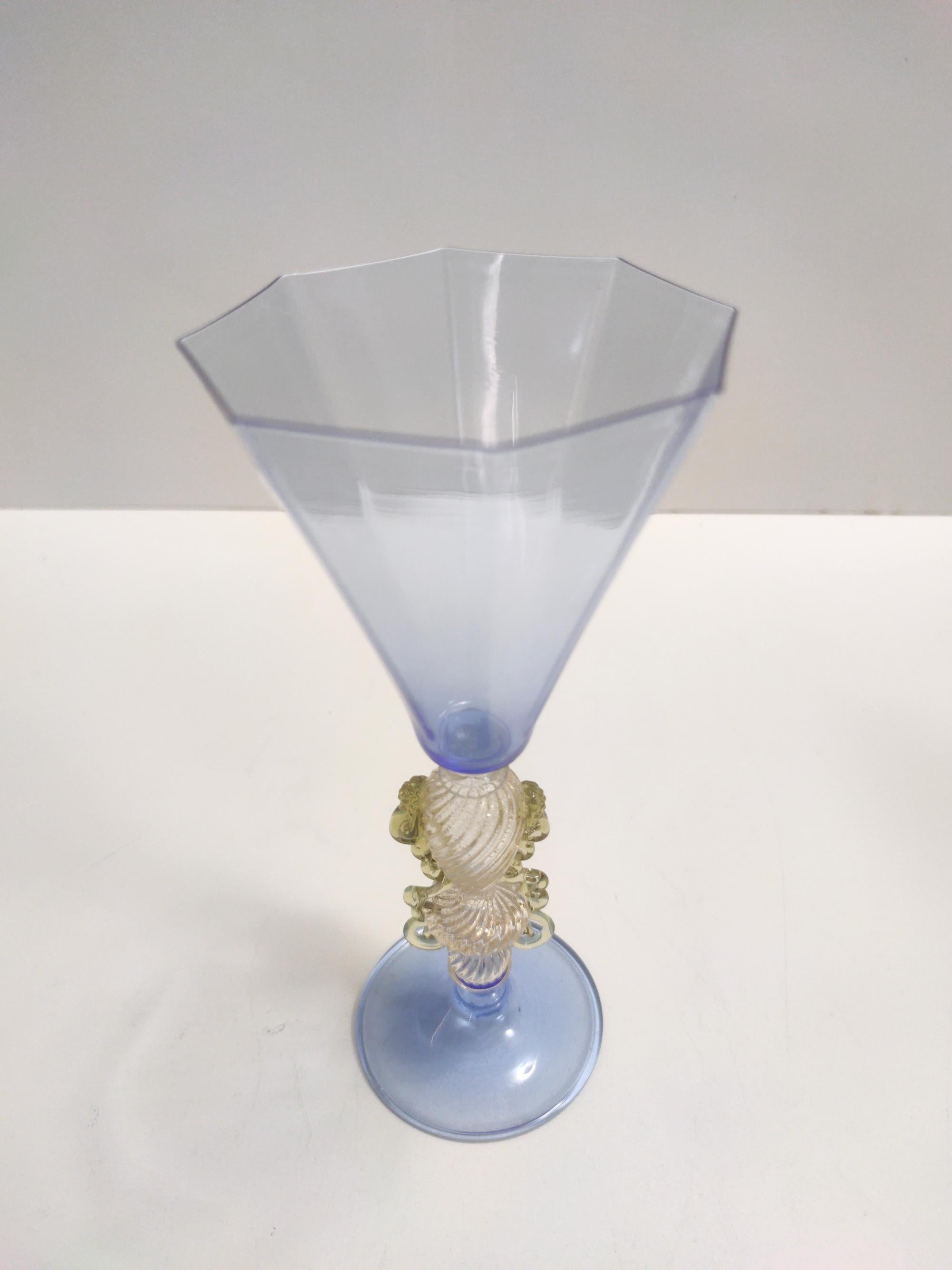 Gobelet en verre de Murano soufflé octogonal bleu clair tipetto, Italie Excellent état - En vente à Bresso, Lombardy