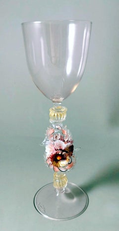 Calice di vetro di Murano "Tipetto" in vetro soffiato rosa con decorazione floreale