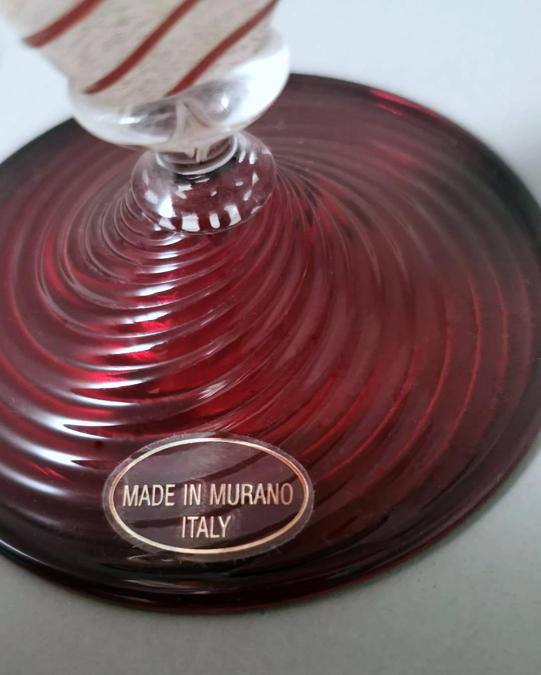 Gobelet en verre de Murano rouge soufflé tipetto avec décoration de feuilles d'or en vente 4