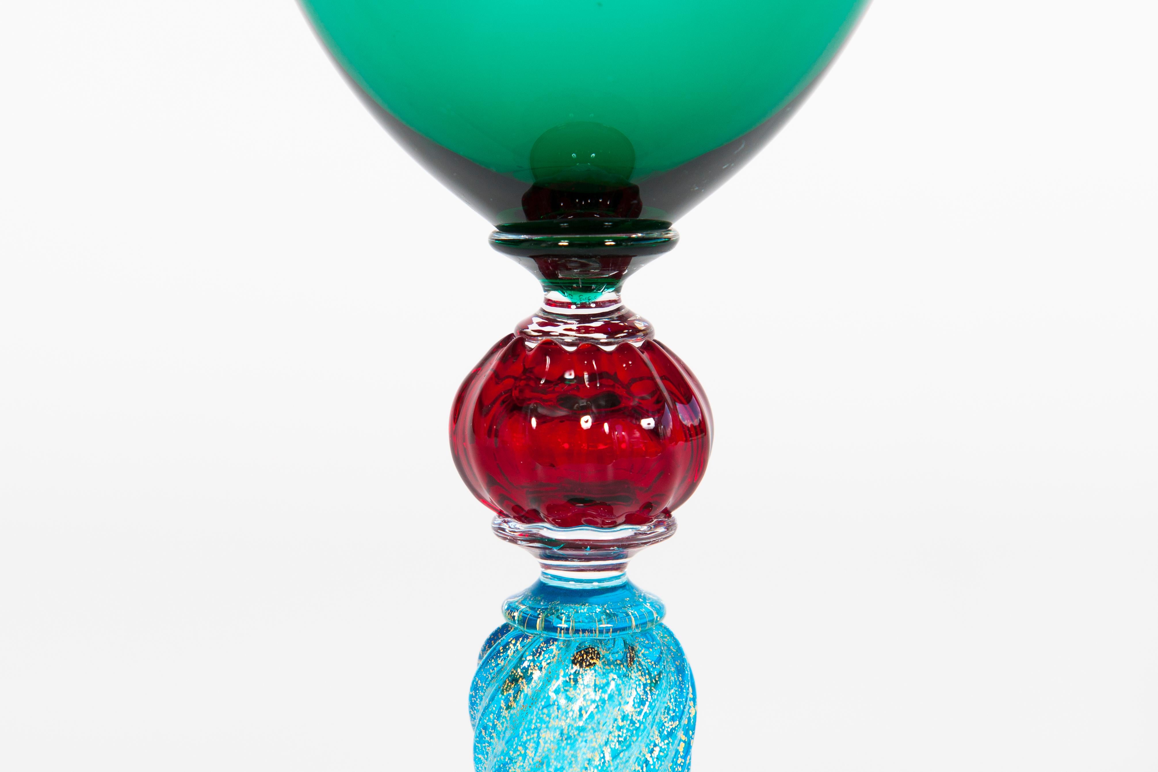 Gobelet en verre de Murano avec inclusions d'or, vers 1960 en vente 6