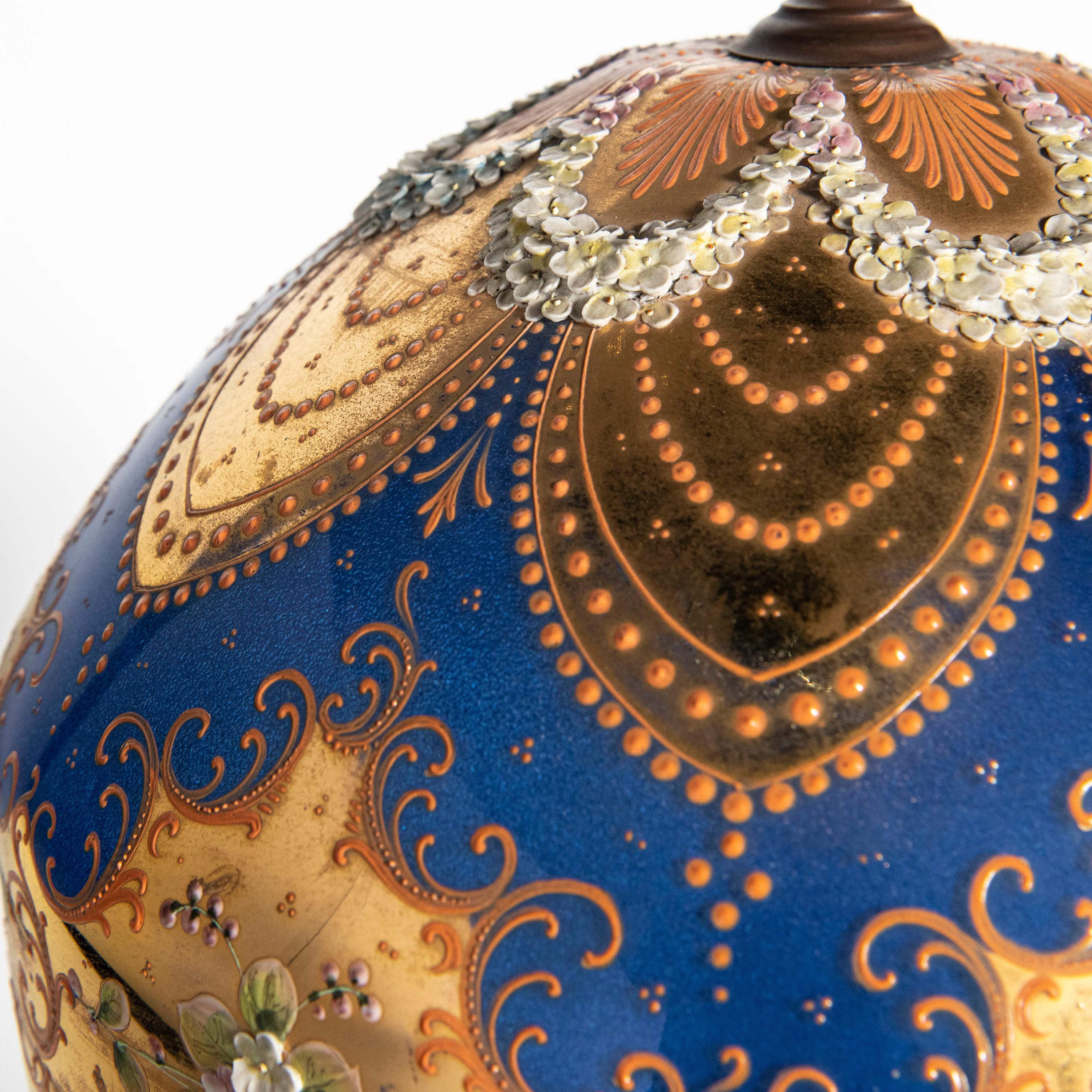 Or Lampe de table en verre de Murano, or et émail, Italie, début du XXe siècle. en vente
