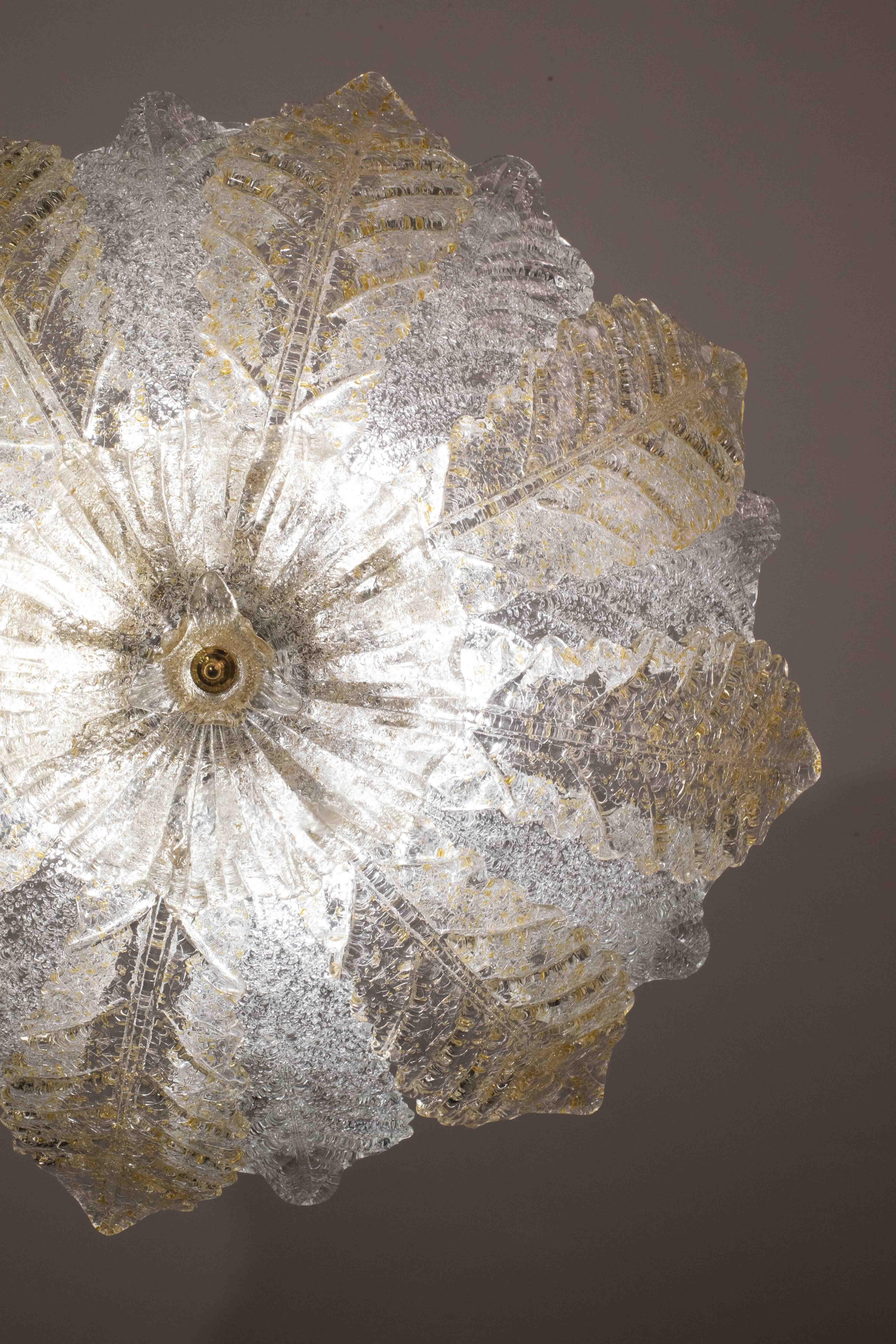 Murano Glas Gold und transparente Blätter Kronleuchter oder Flush Mount, 1970er Jahre (Ende des 20. Jahrhunderts) im Angebot