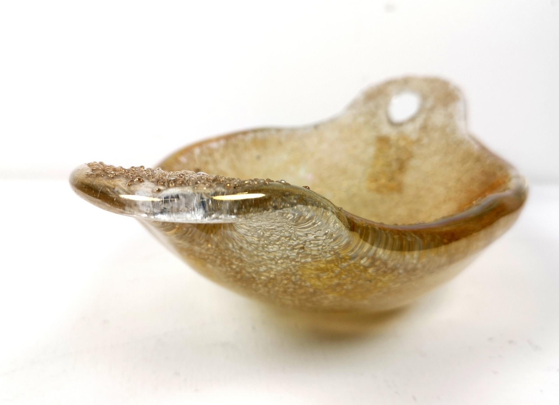 Ciotola in vetro di Murano con fiocco d'oro, anni '70 In condizioni buone in vendita a Budapest, HU