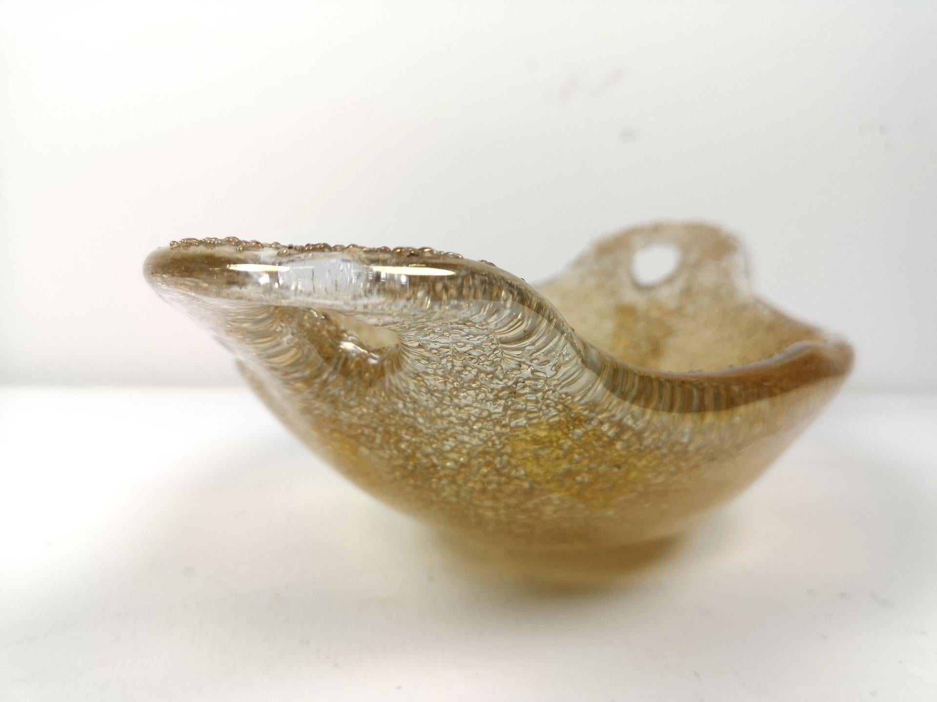 Fine XX secolo Ciotola in vetro di Murano con fiocco d'oro, anni '70 in vendita