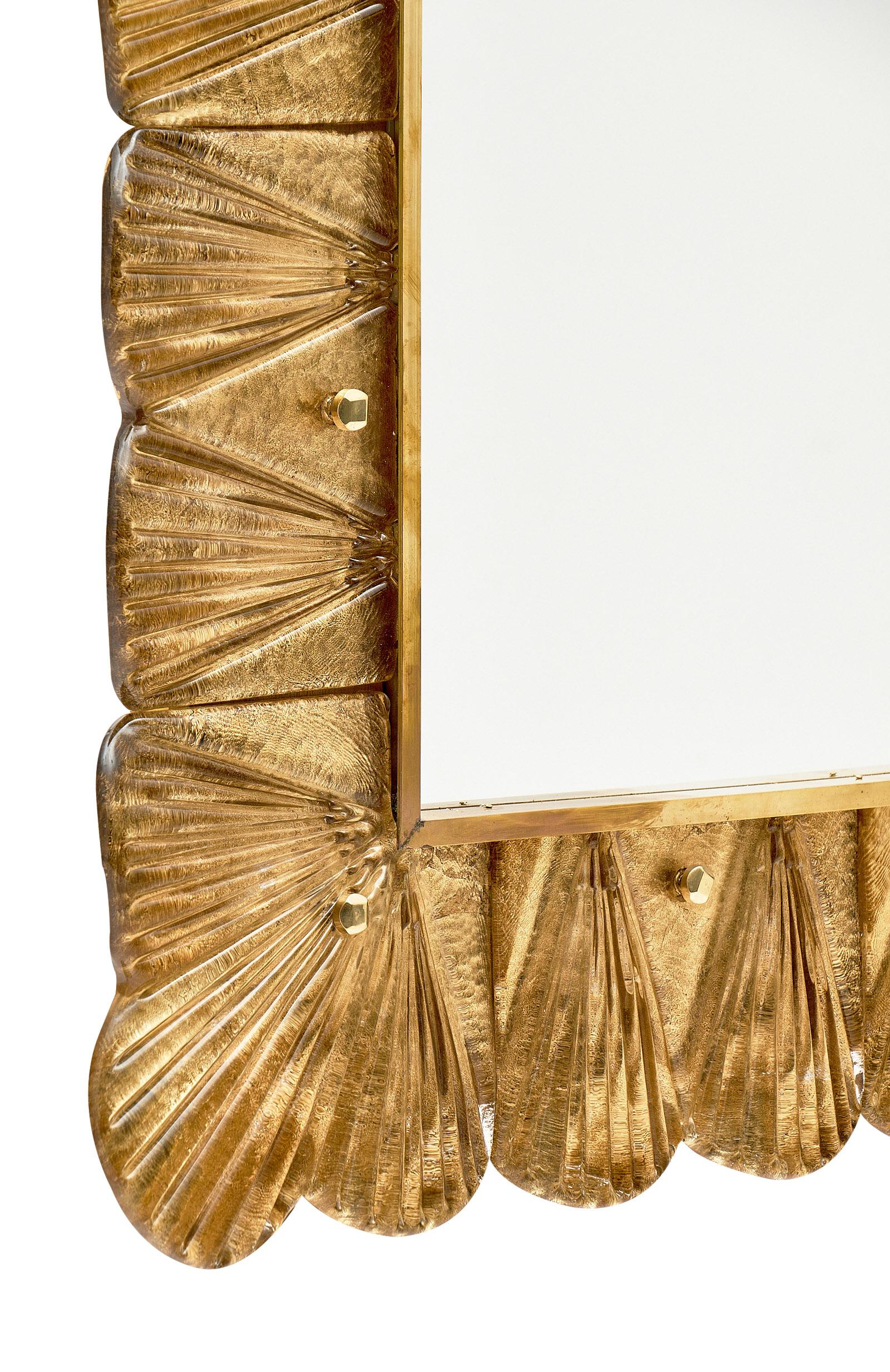 Miroir en verre de Murano à feuilles d'or en vente 1