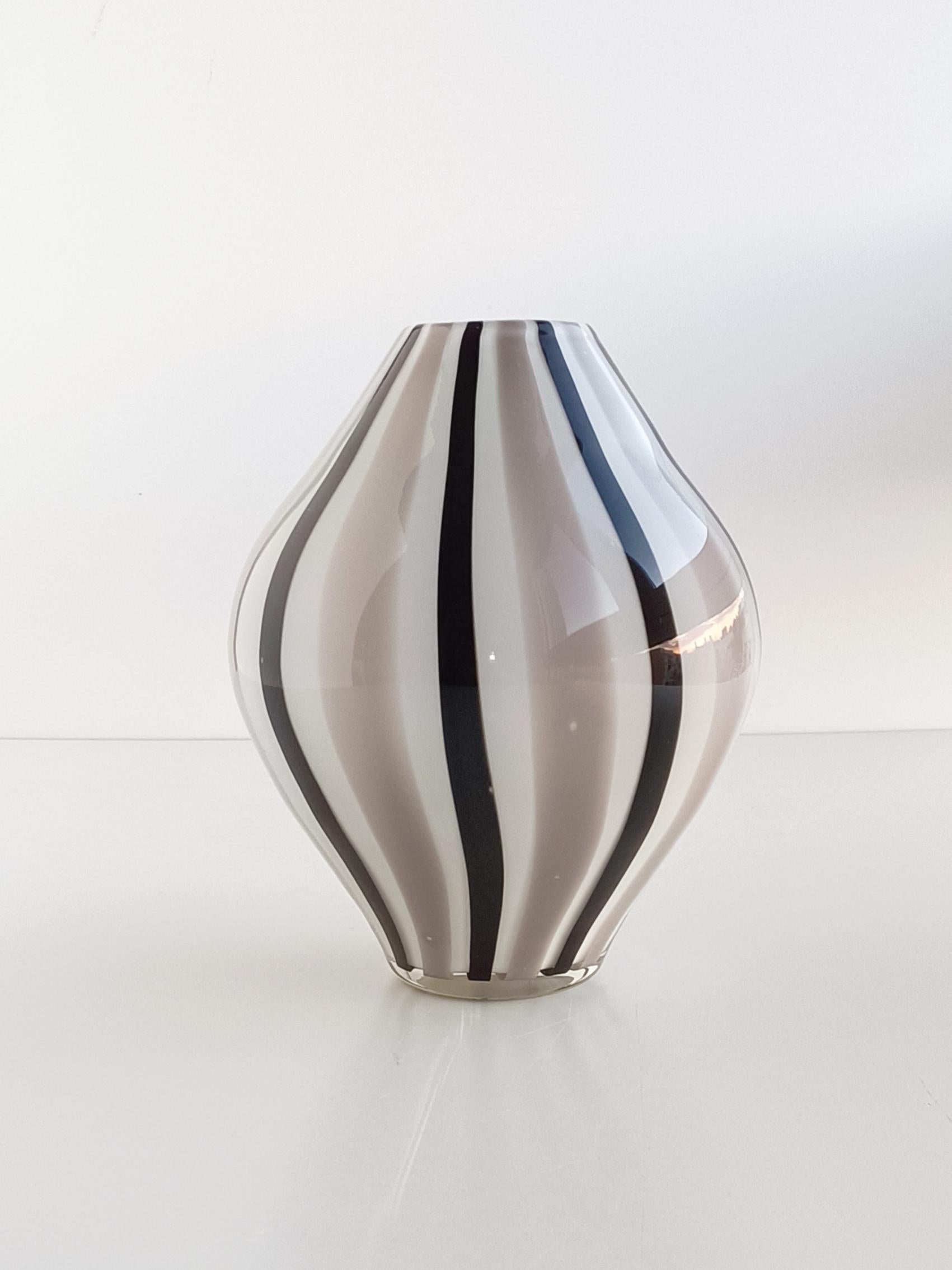 Murano Glass Graphic Design Vase, Italy, 1960s In Excellent Condition In Valencia, VC