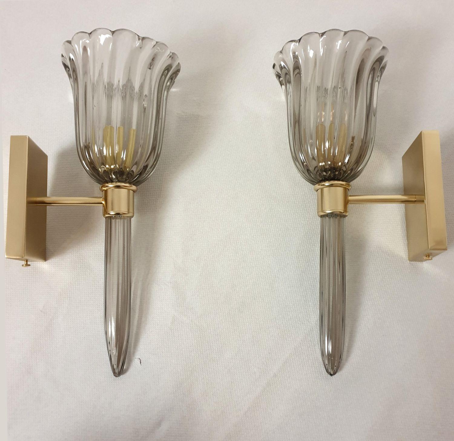 Pair of Neoclassical Handmade Murano glass sconces, attributed to Venini, Italy 1980s.
The Murano glass is in a light Gray or Taupe color - it's thickness makes it translucent.
The mounts are gold plated.
The back plate is: H 5.9 x W 3.54 in.
The