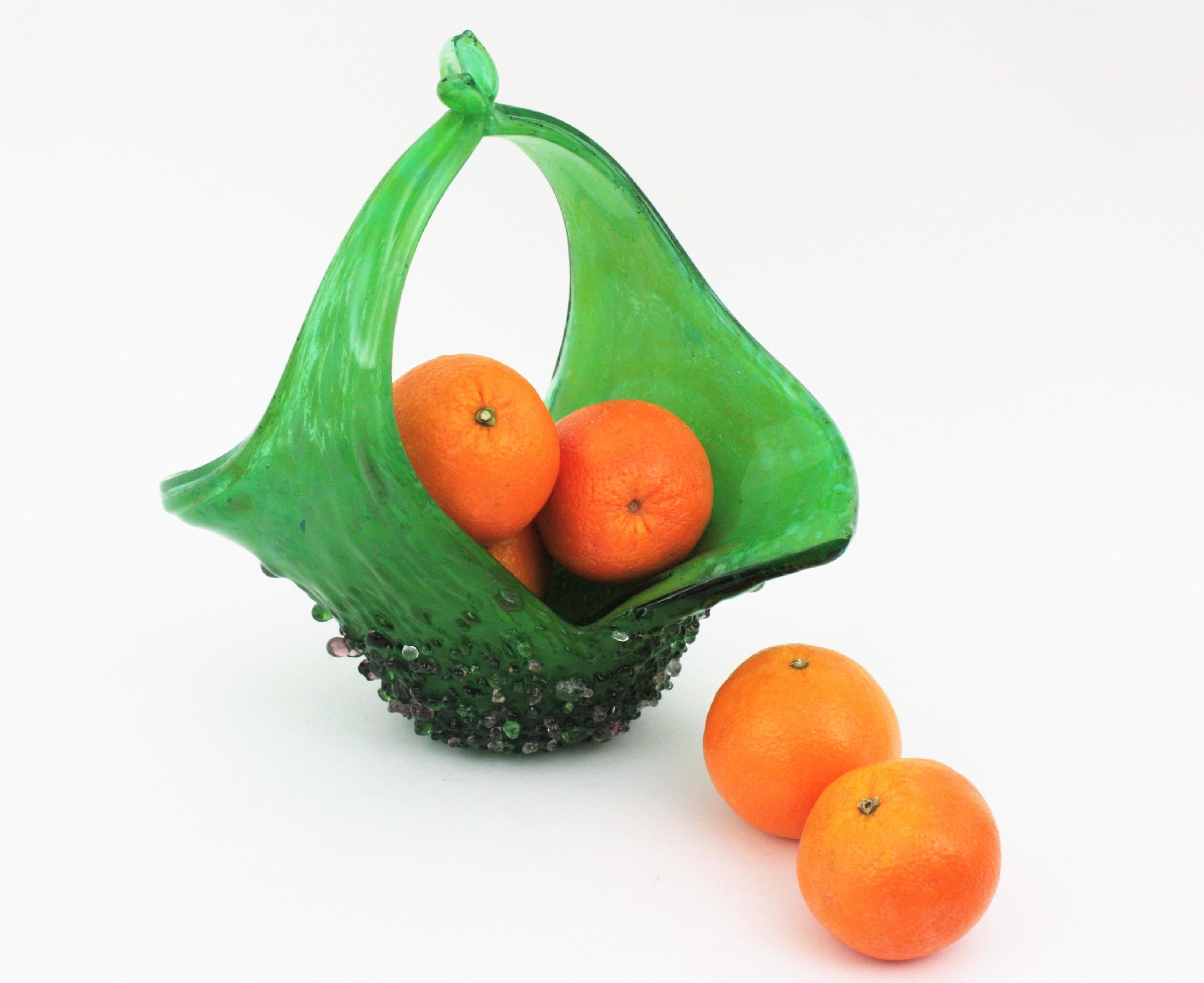 Mid-Century Modern Vase de centre de table en verre de Murano à panier vert avec gouttes appliquées en vente