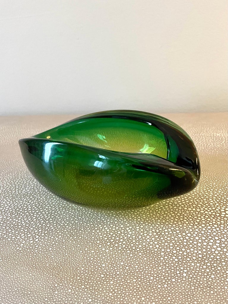 A Wonderful Sommerso Murano glass bowl or ashtray - a large size, perfect for a cigar and smoking room or bar. Also great for 420 or just as nut / candy dish / bowl or a decorative piece. Represents the mid century very well and is in very good