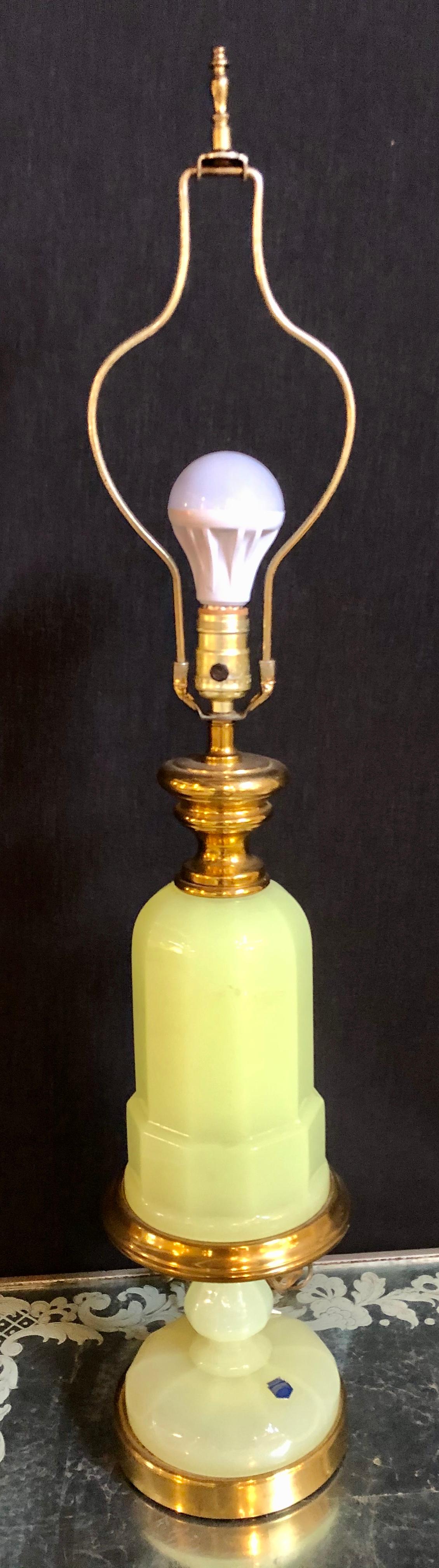 Murano glass green Opaline lamp. Gino Cenedese Vetri label. Sleek and stylish is this fine Italian table lamp with gilt metal adornments.
A.