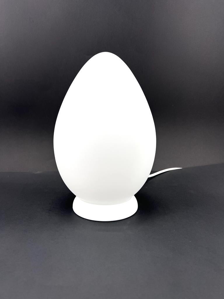 Murano Glas mundgeblasenes weißes Ei Lampe Total White Medium und kleine Tischlampe (Italienisch) im Angebot