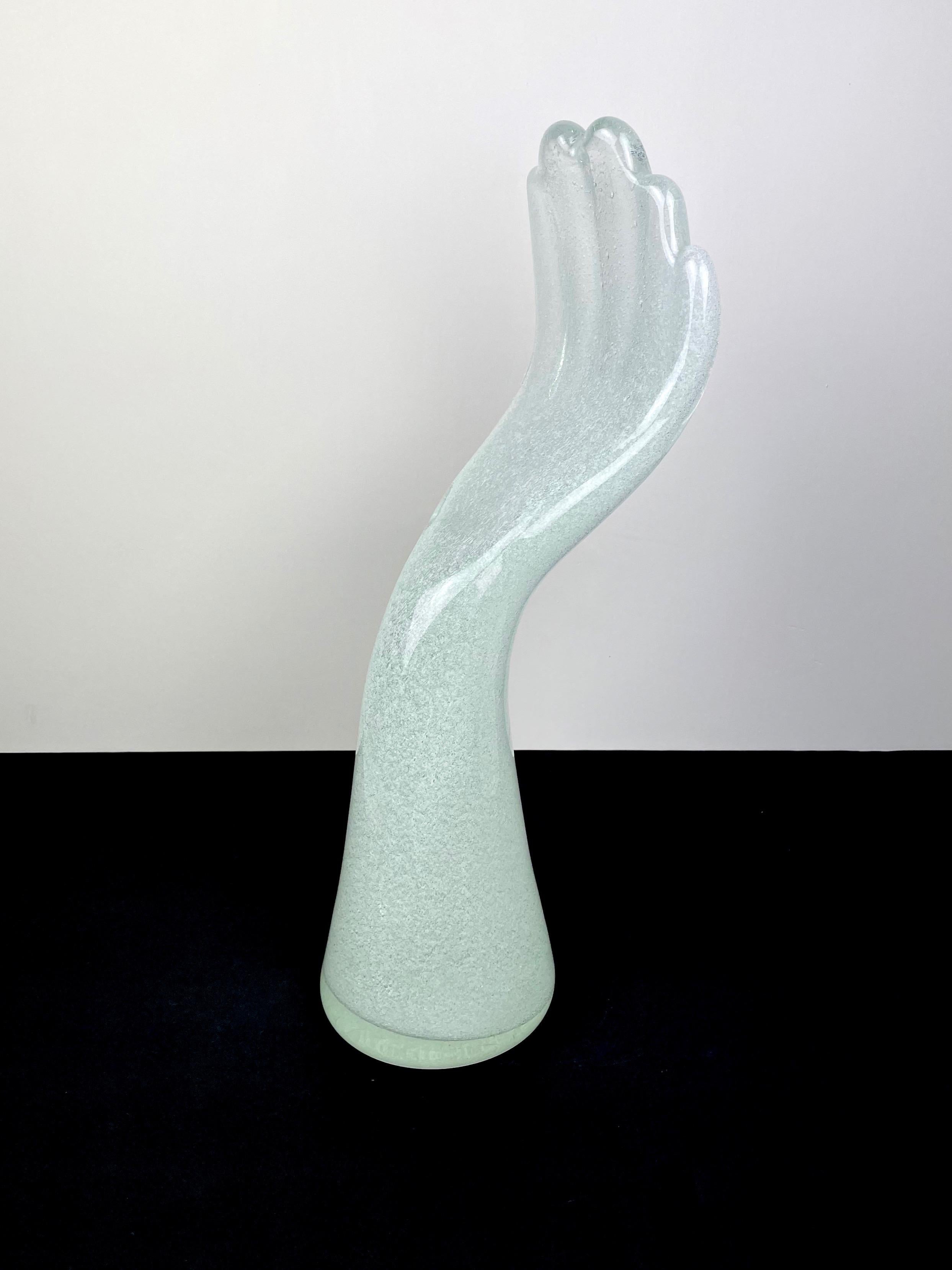 Muranoglas-Handskulptur, signiert Vistosi, Italien im Angebot 2