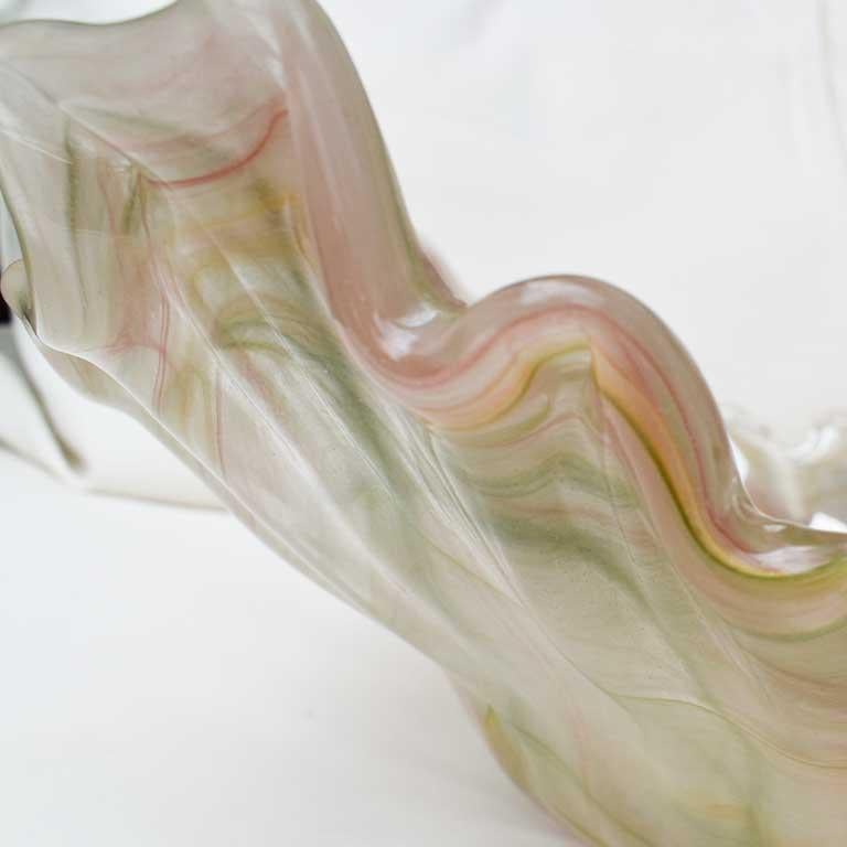 Drapierte Schale aus Muranoglas in Rosa-Grün und perlenbesetzter Oberfläche im Zustand „Gut“ im Angebot in Oklahoma City, OK