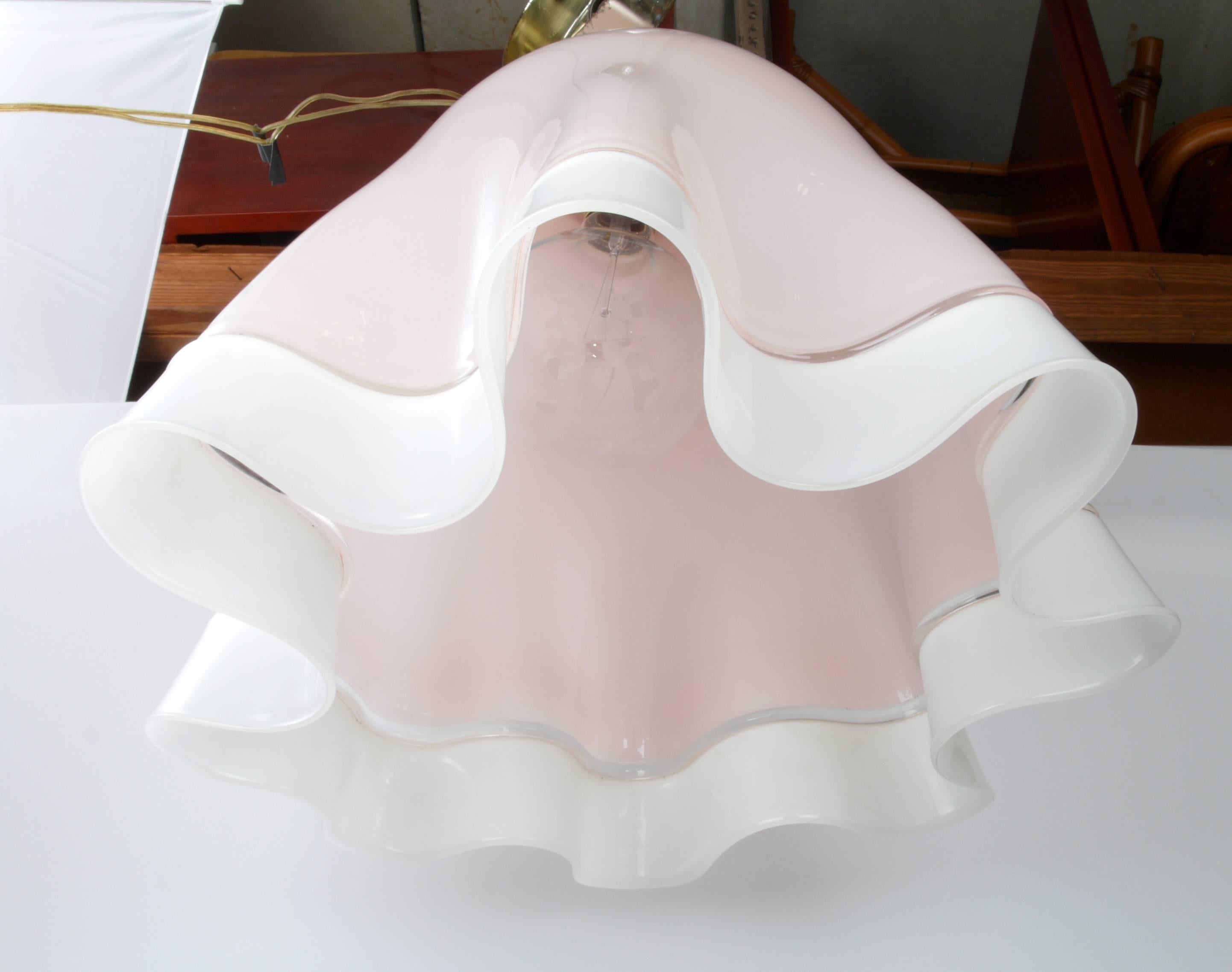 Murano Glass Handkerchief Pendant Attributed to Venini In Excellent Condition In Miami, FL