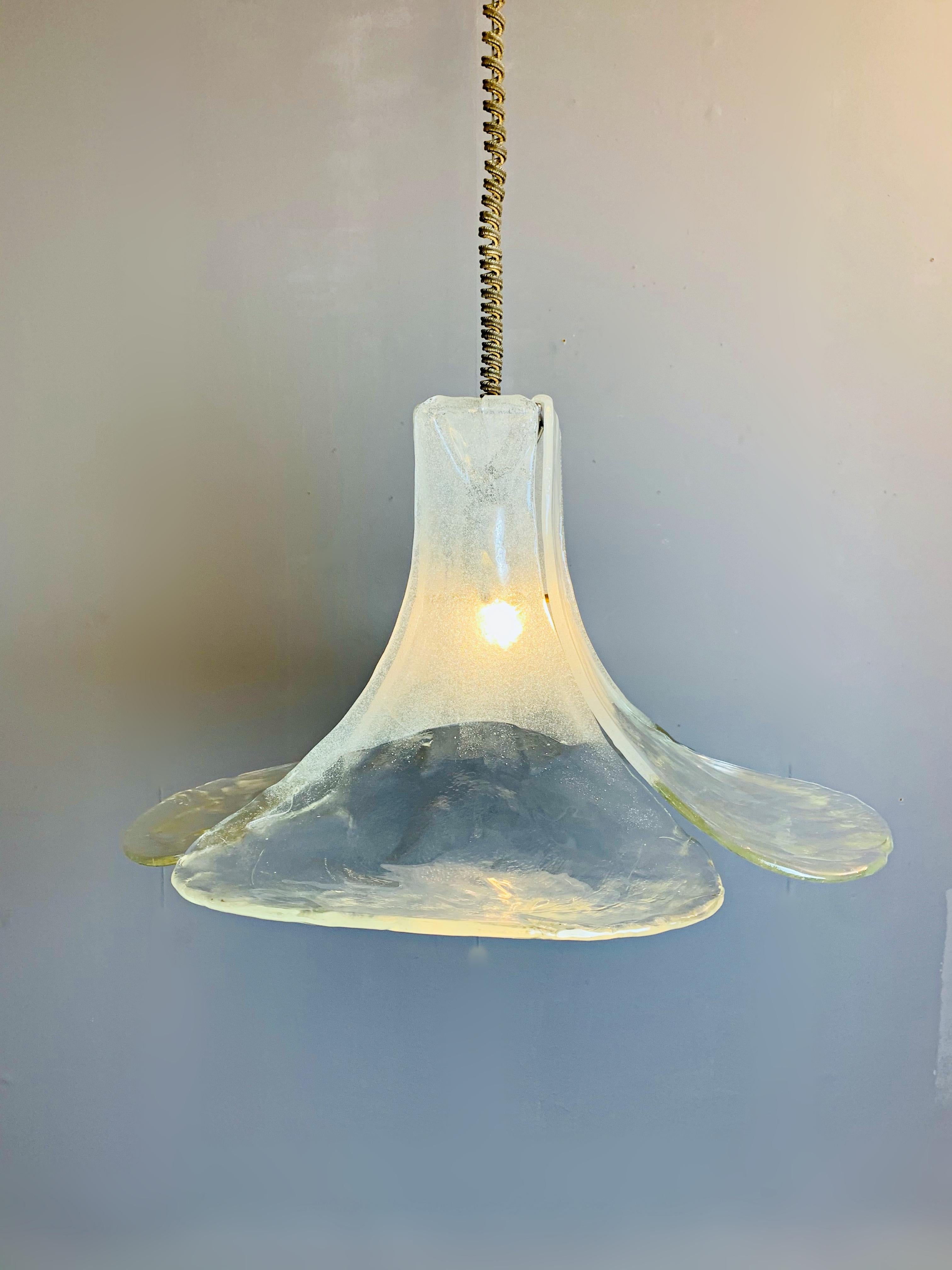 Mid-Century Modern Lampe suspendue en verre de Murano par Carlo Nason:: années 1960 en vente