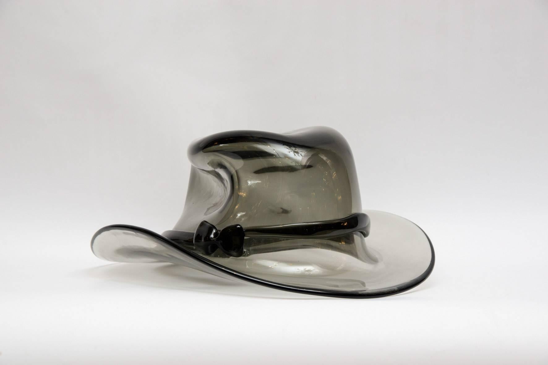 Funny hat in Murano glass.
Murano glass hat

Excellent condition
Italian provenance
Dated 2000
Dimensions : H 45.72 cm x W 35.56 cm x D 30.48 cm
1760.00.