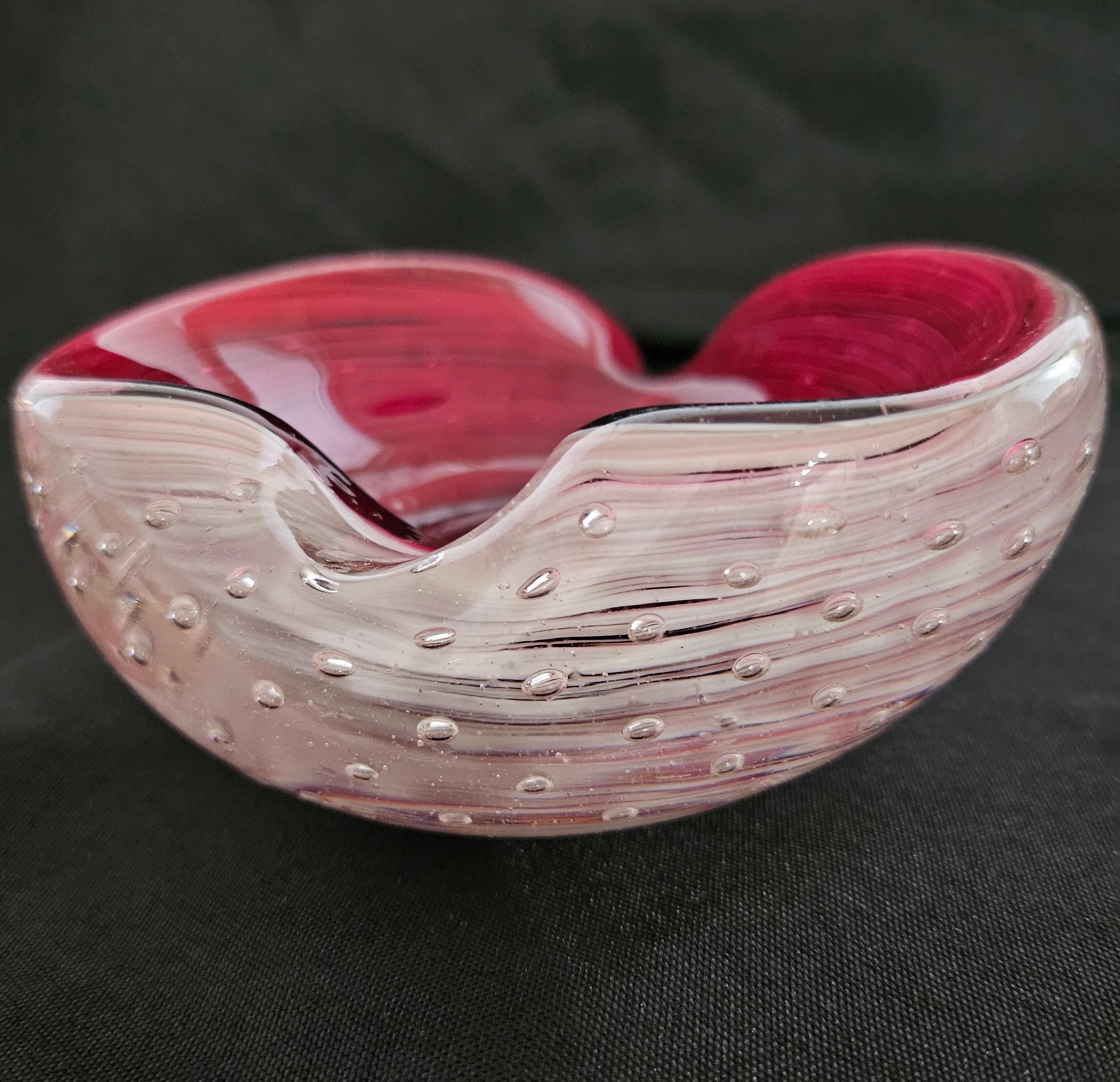 Murano Glass Heart-Shaped Bowl, Bullicante & Swirl, Barovier & Toso suspected.
Good vintage condition. 
Measures about 5 x 4.5 x 2 inches.


Measurements are approximate and may vary throughout the piece. Please be aware that the color on your