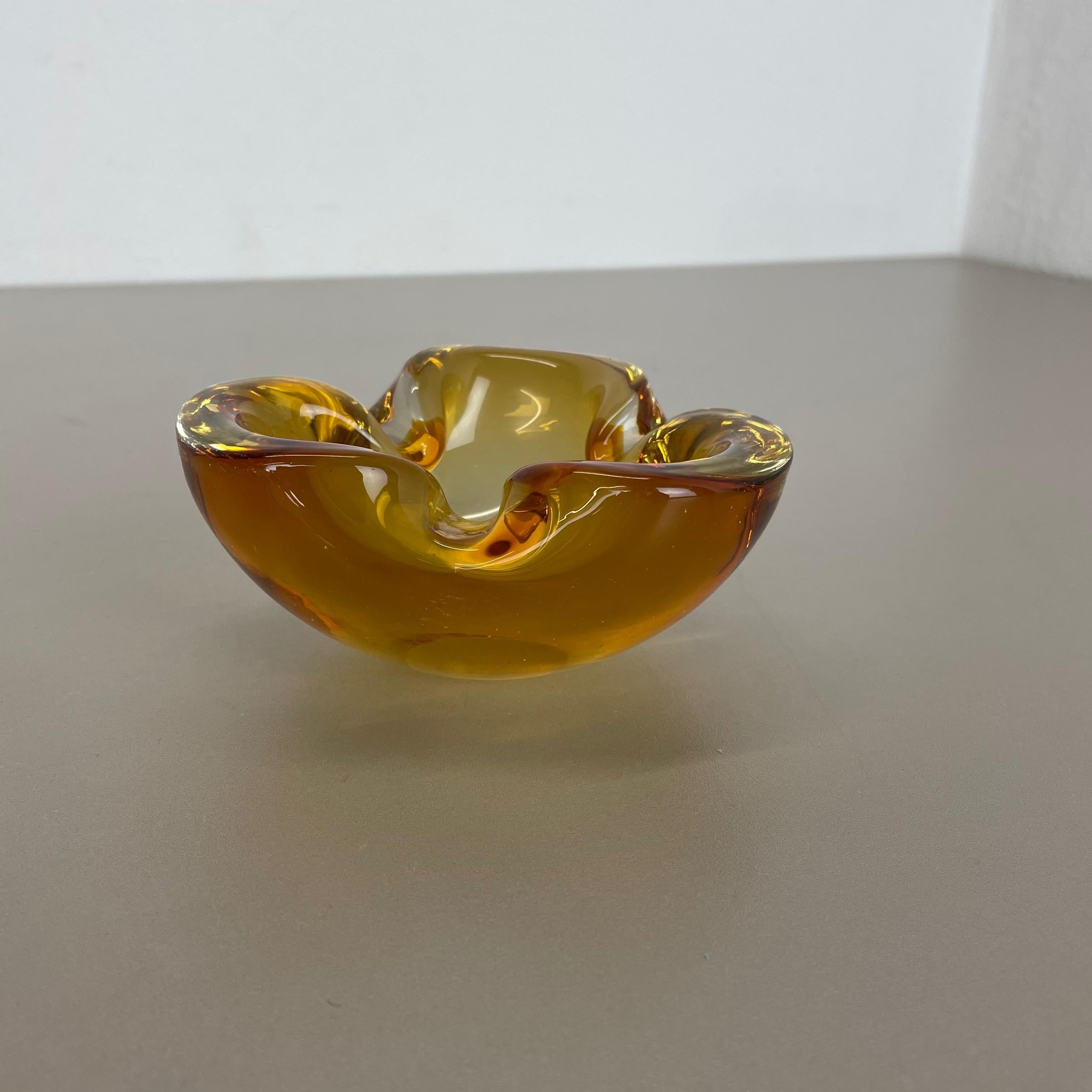 Cendrier en verre de Murano « Honey » avec éléments en coquillage Seguso Murano, Italie, 1970 Bon état à Kirchlengern, DE