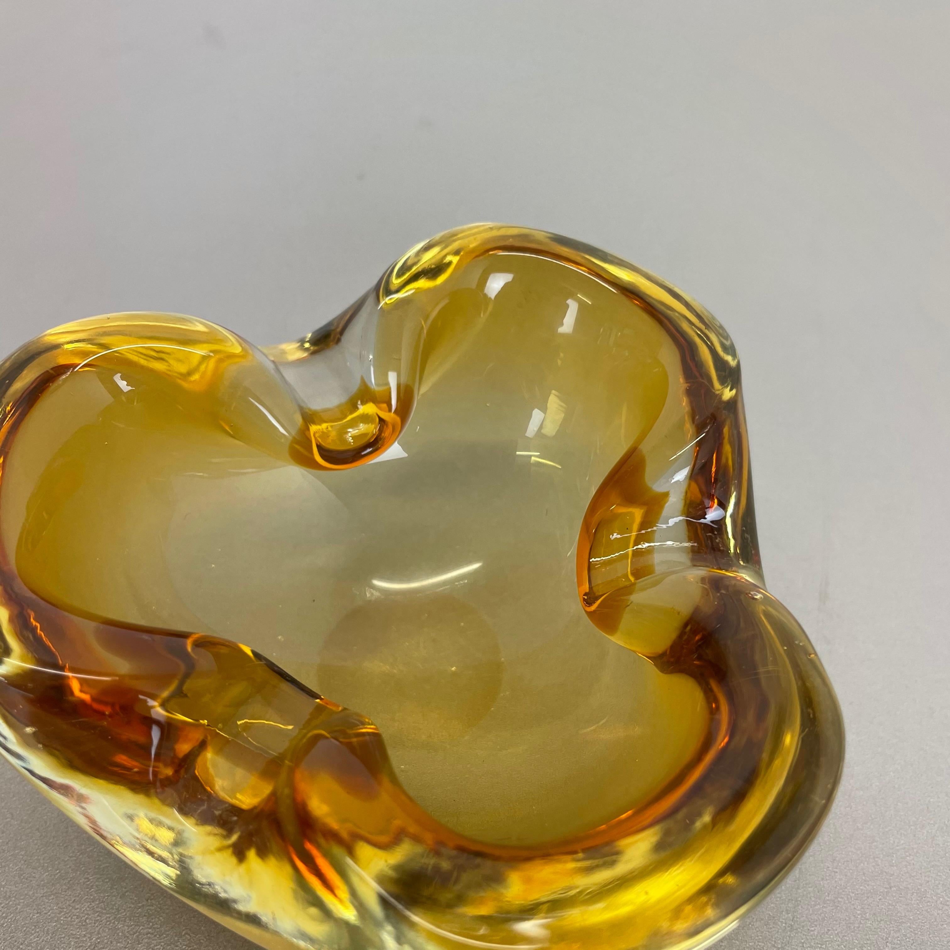 Cendrier en verre de Murano « Honey » avec éléments en coquillage Seguso Murano, Italie, 1970 1