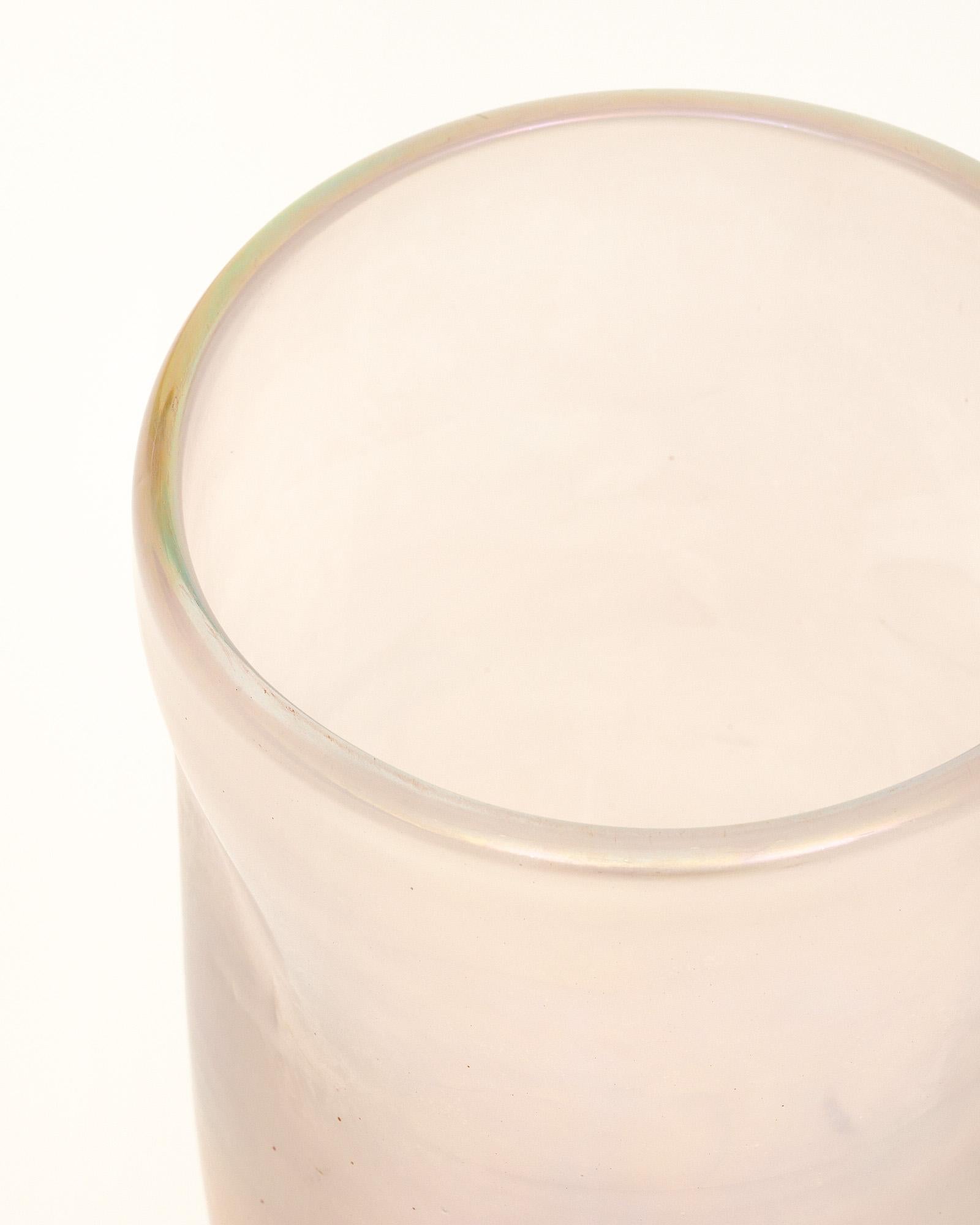 Moderno Vaso a forma di rosa iridescente in vetro di Murano in vendita