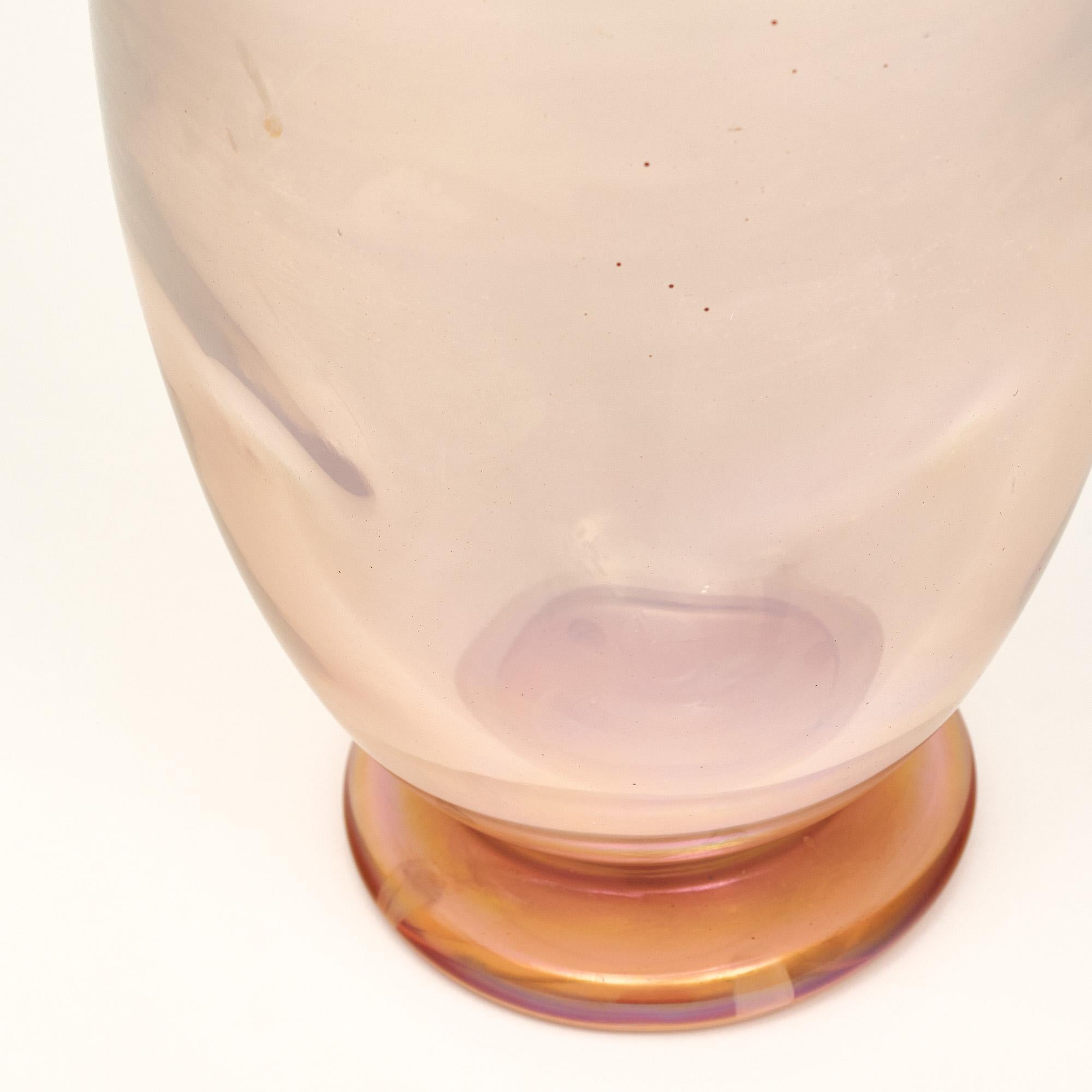 Vaso a forma di rosa iridescente in vetro di Murano In condizioni Nuovo in vendita a Austin, TX