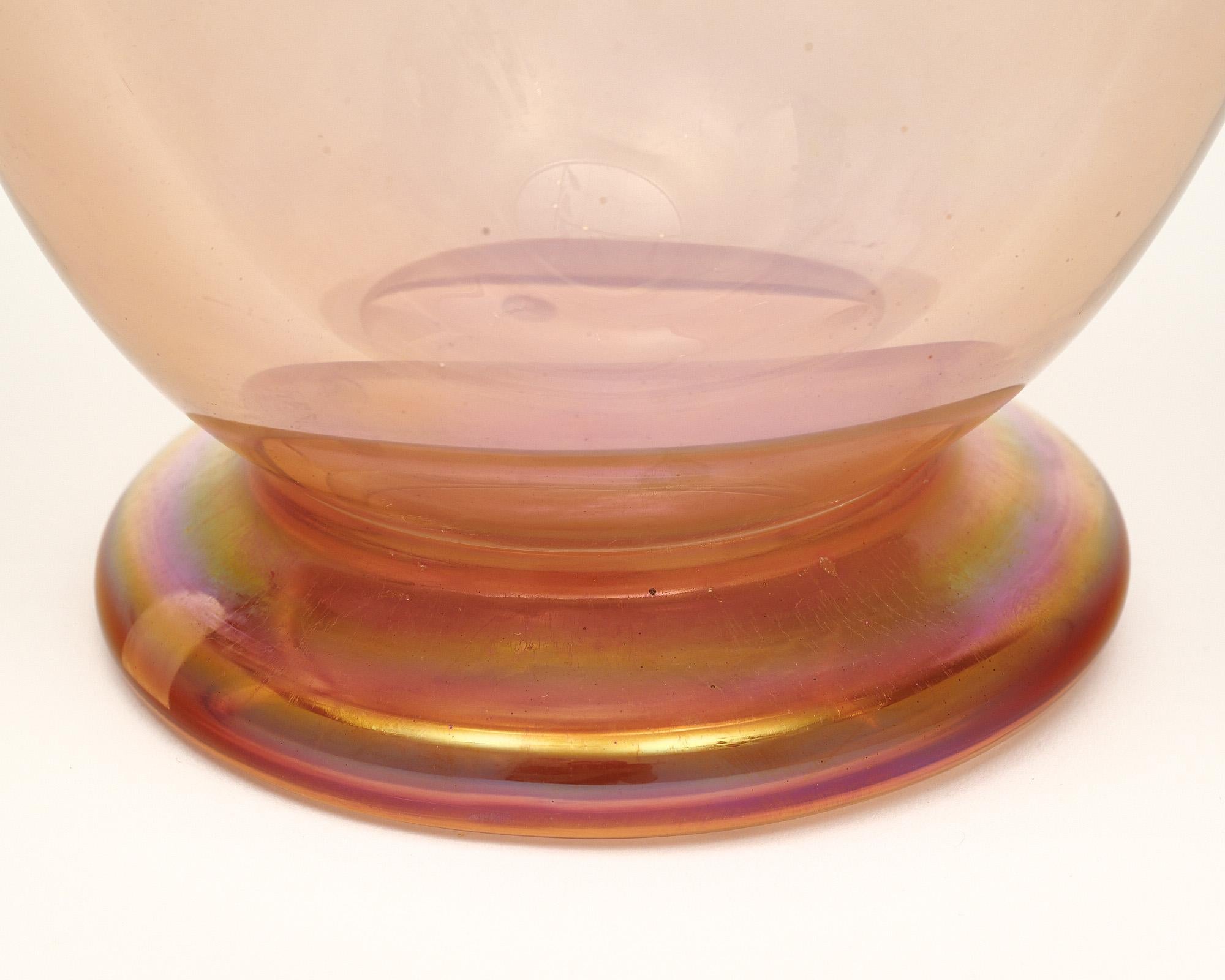 XXI secolo e contemporaneo Vaso a forma di rosa iridescente in vetro di Murano in vendita