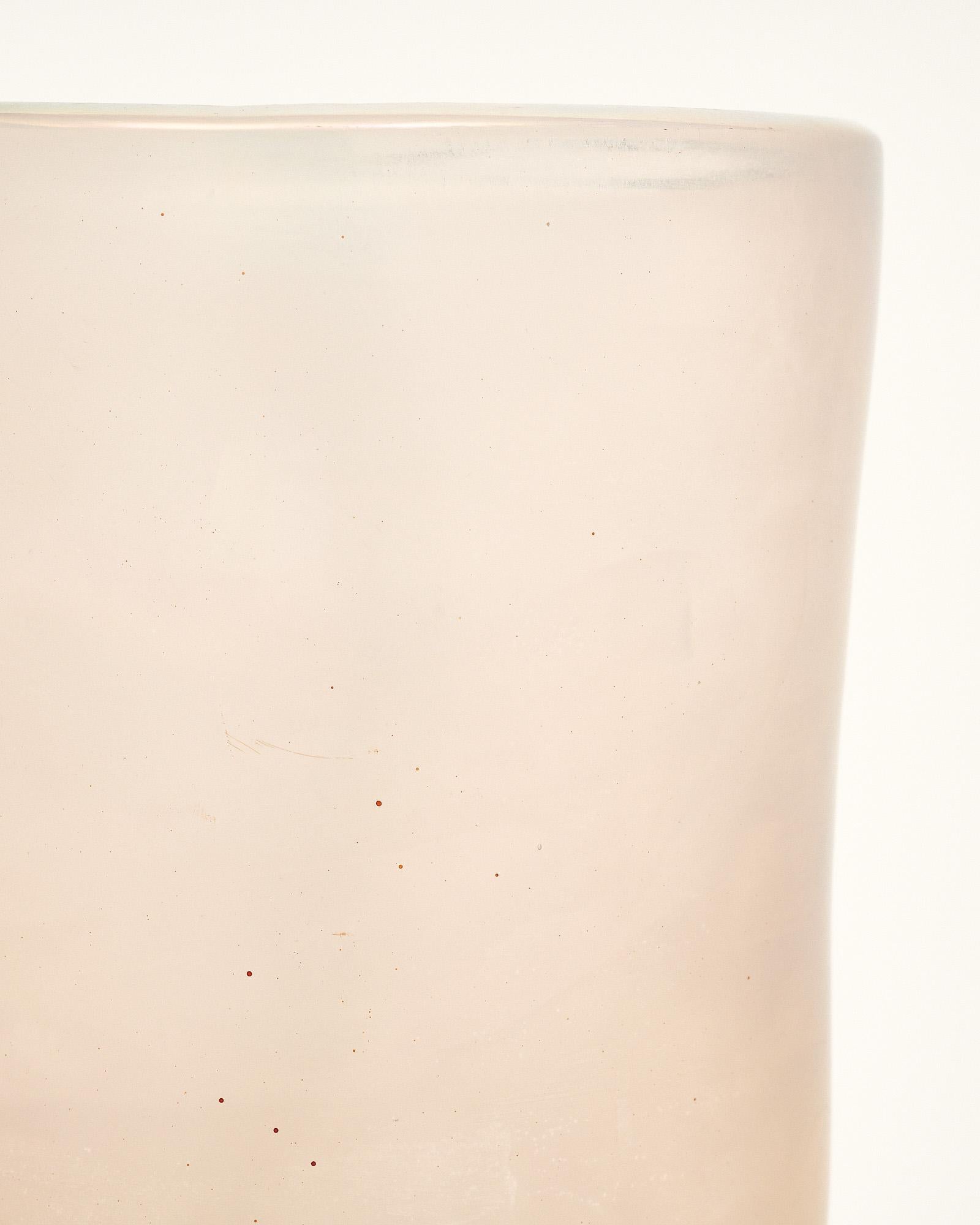 Vetro di Murano Vaso a forma di rosa iridescente in vetro di Murano in vendita