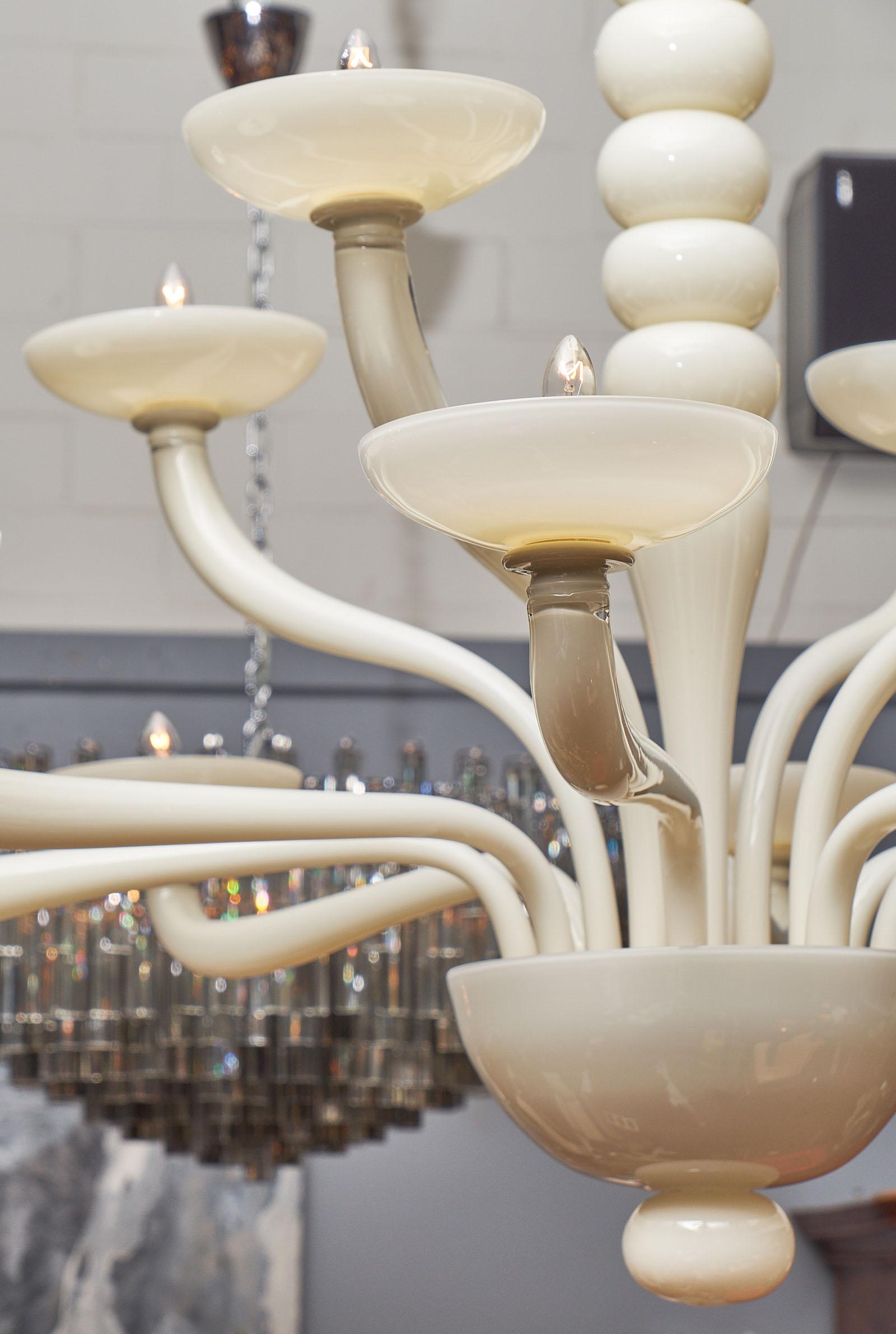 Murano Glass Ivory Chandelier In Excellent Condition For Sale In Austin, TX