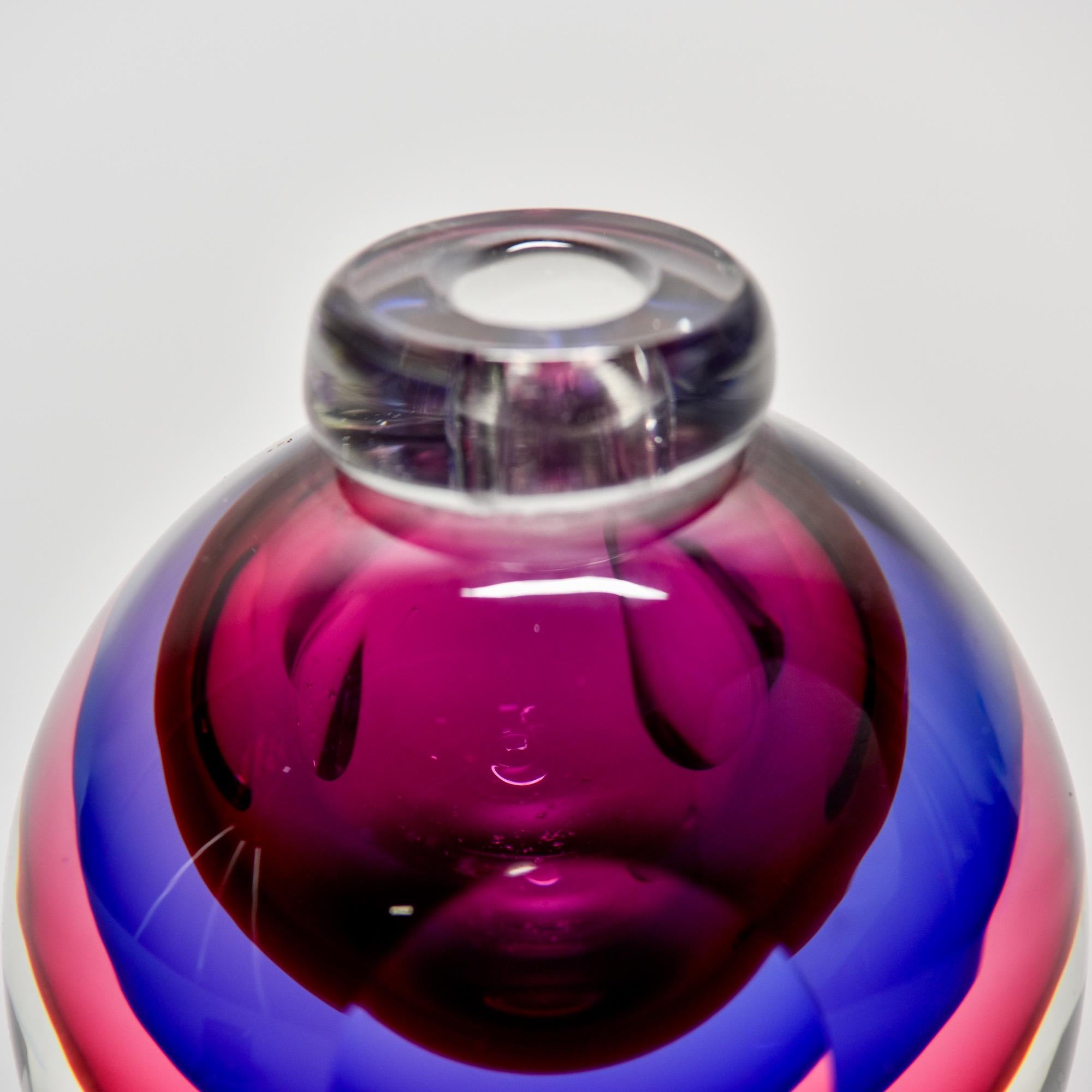 Mid-Century Modern Murano Glass Sommerso, flacon à parfum rond en verre Jewel Tone en vente