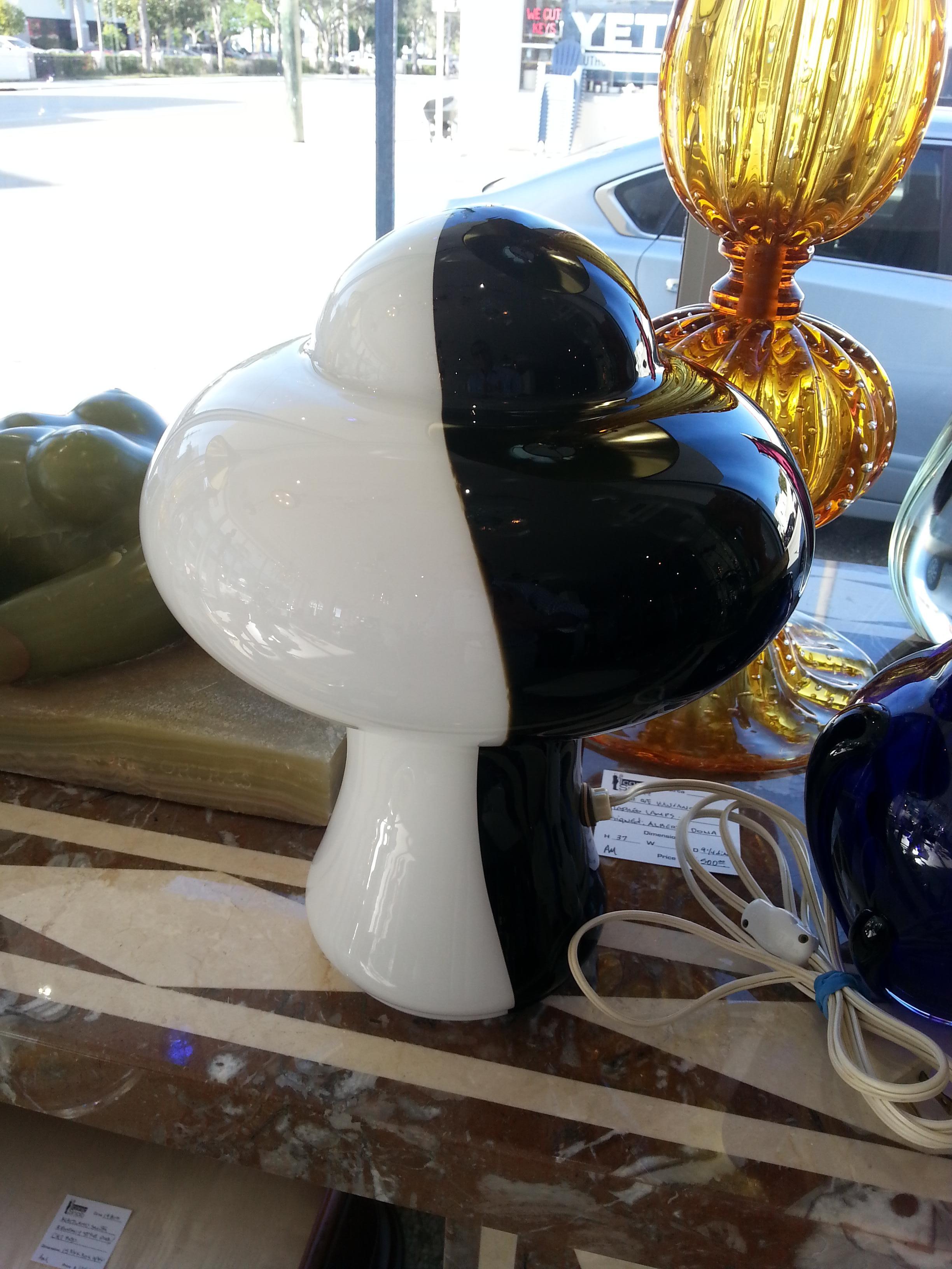 Murano Glass Lamp Black and White In Good Condition In West Palm Beach, FL